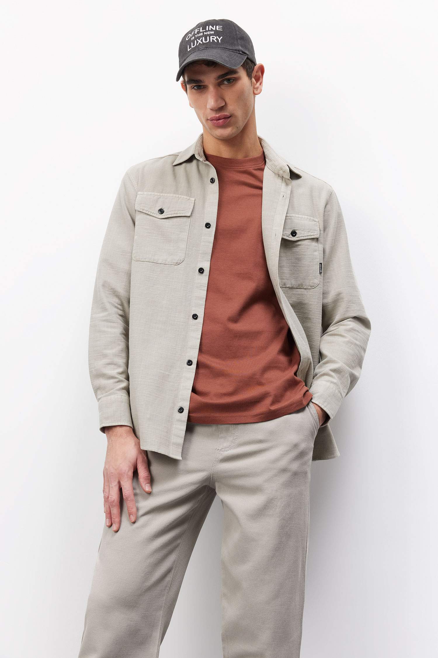 Chemise en coton à manches longues et coupe régulière