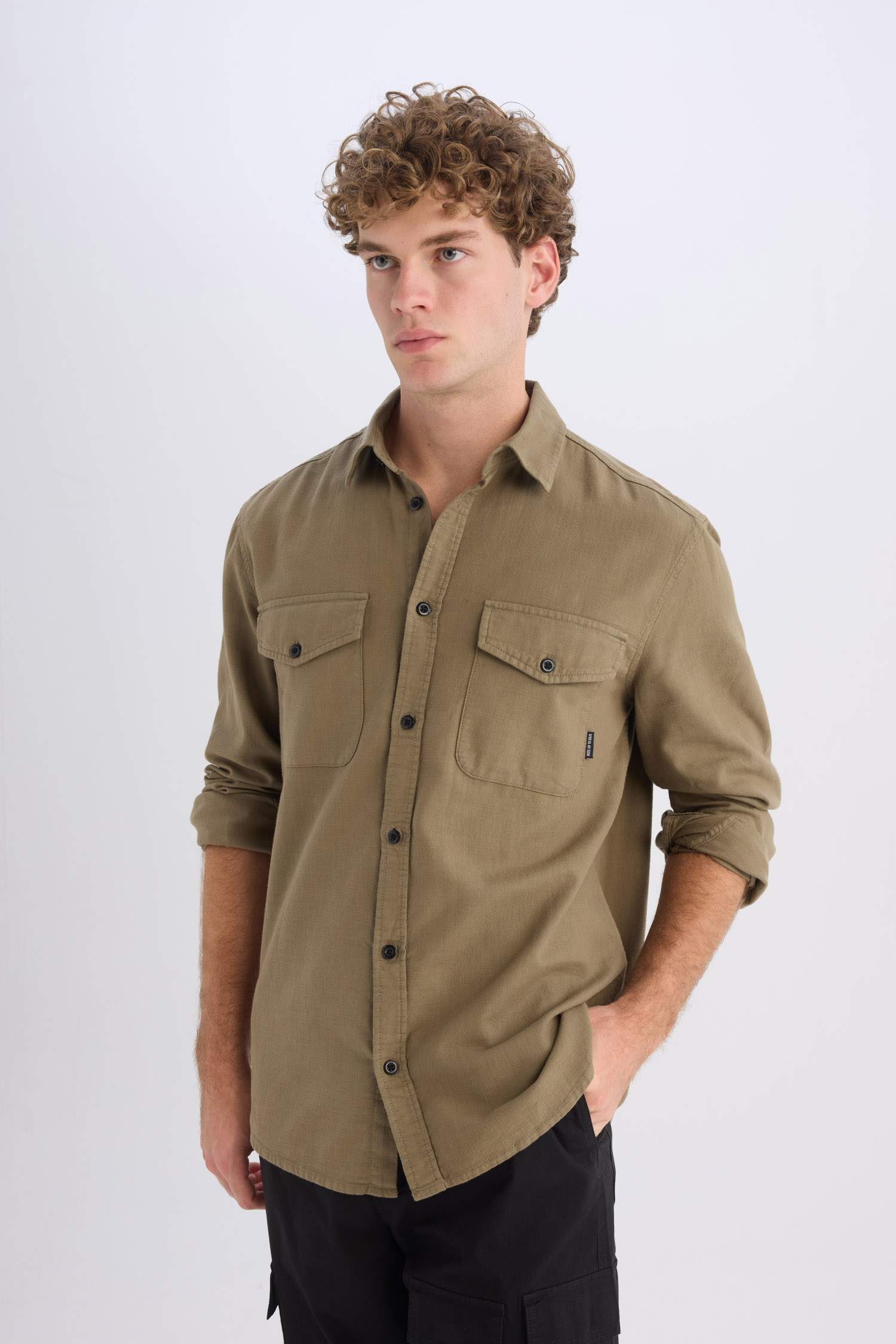 قميص ردن طويل قطن بقصة عادية