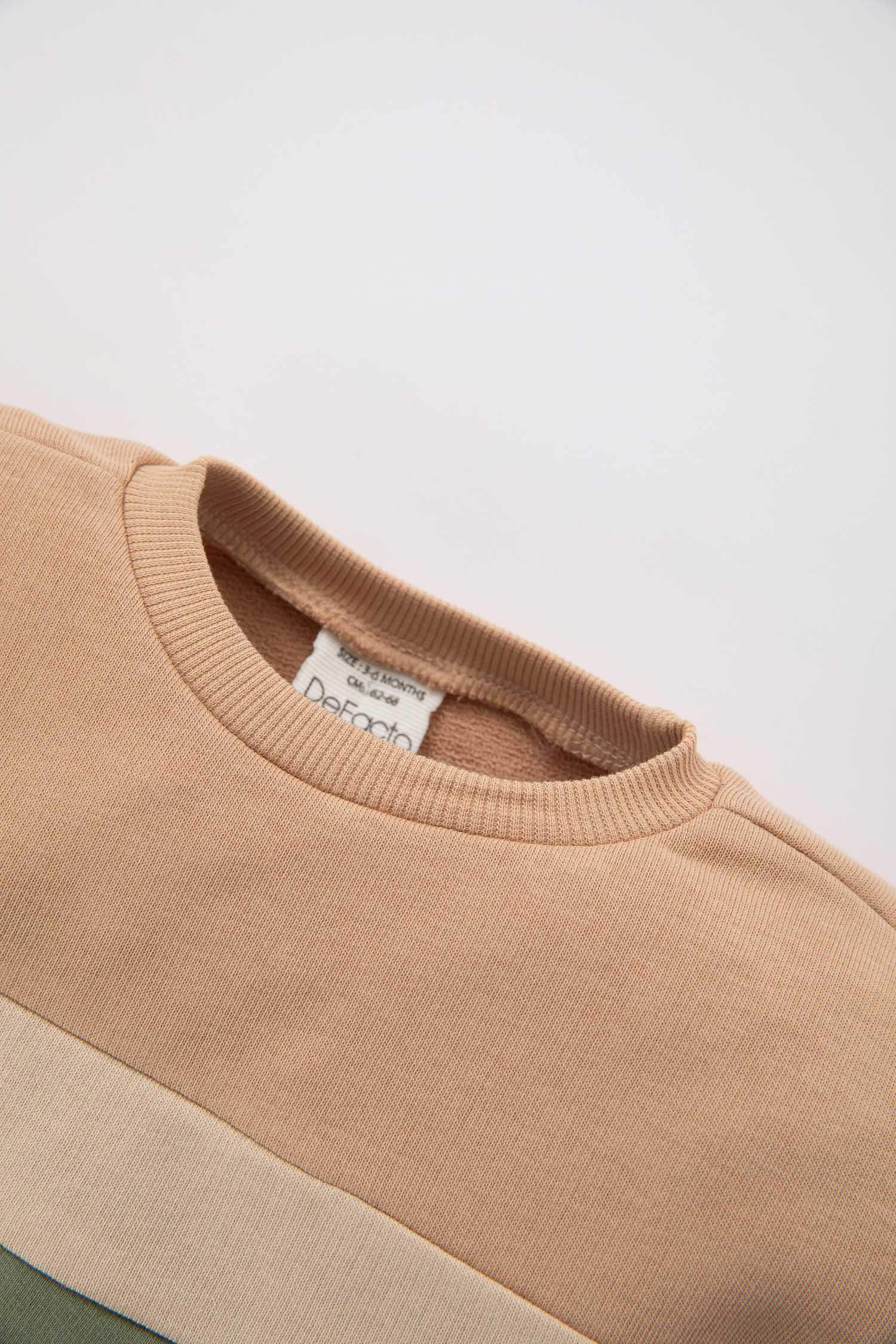 طقم ولادي حديثي الولادة جمبسوت وجوارب - قطعتين