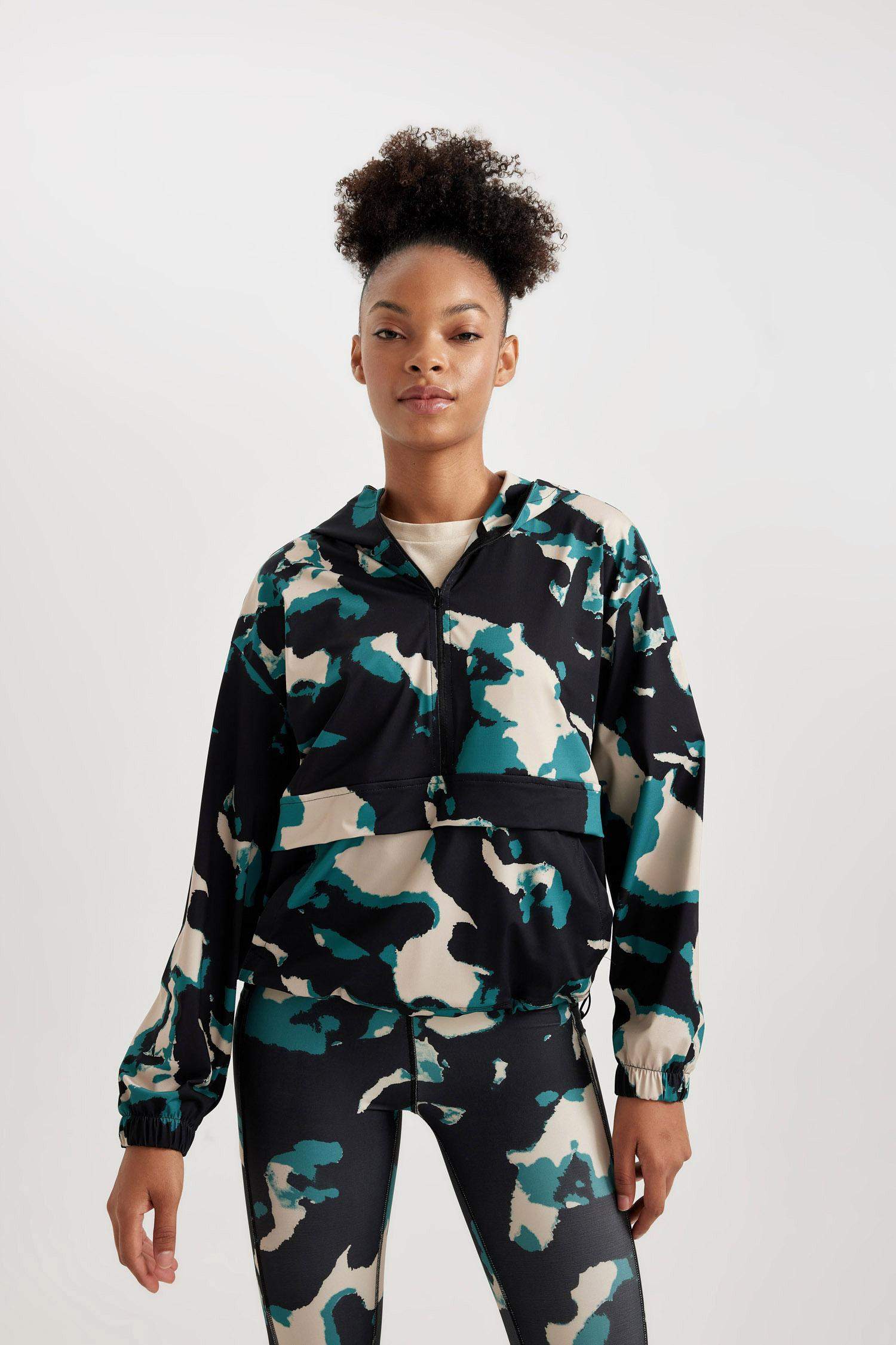 سويت شيرت رياضي قصة فضفاضة بنصف سحاب من DeFactoFit