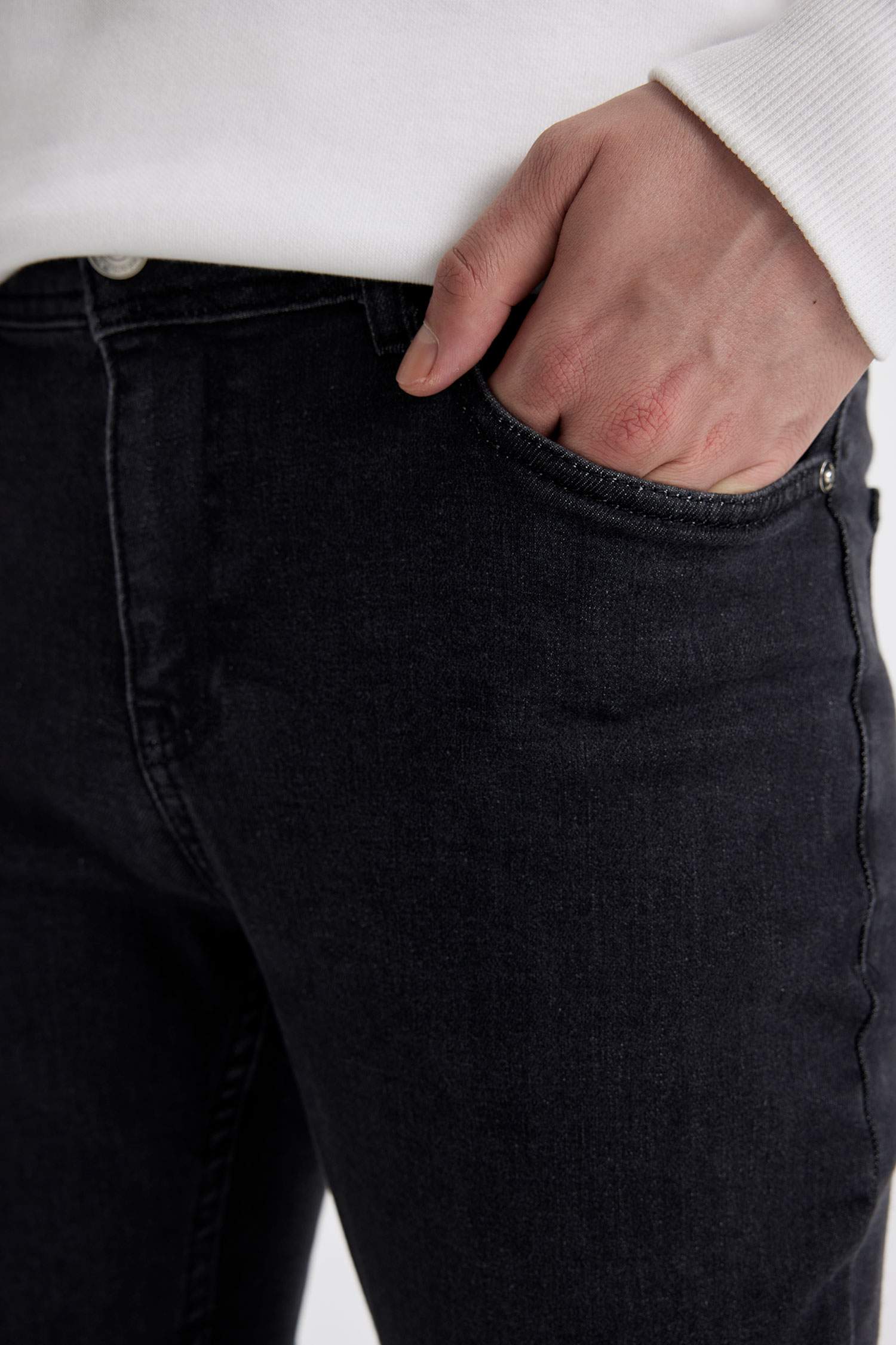 بنطلون جينز سوبر سكيني فيت