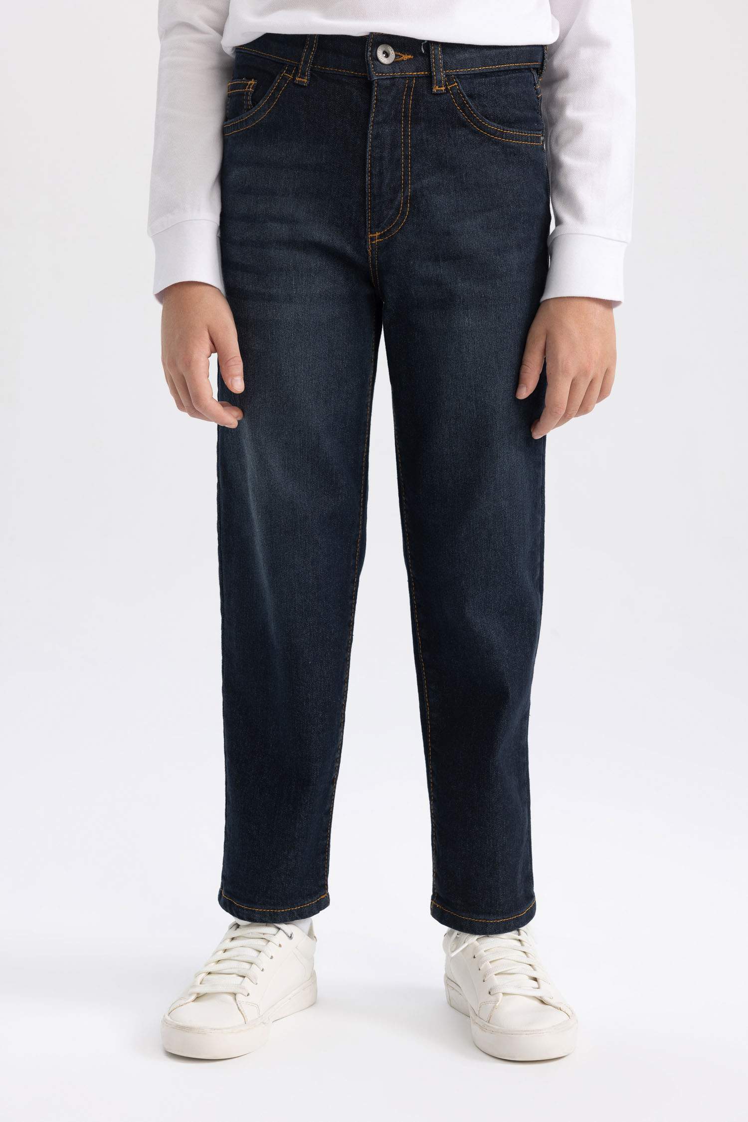 بنطرون جينز ولادي قصة فضفاضة