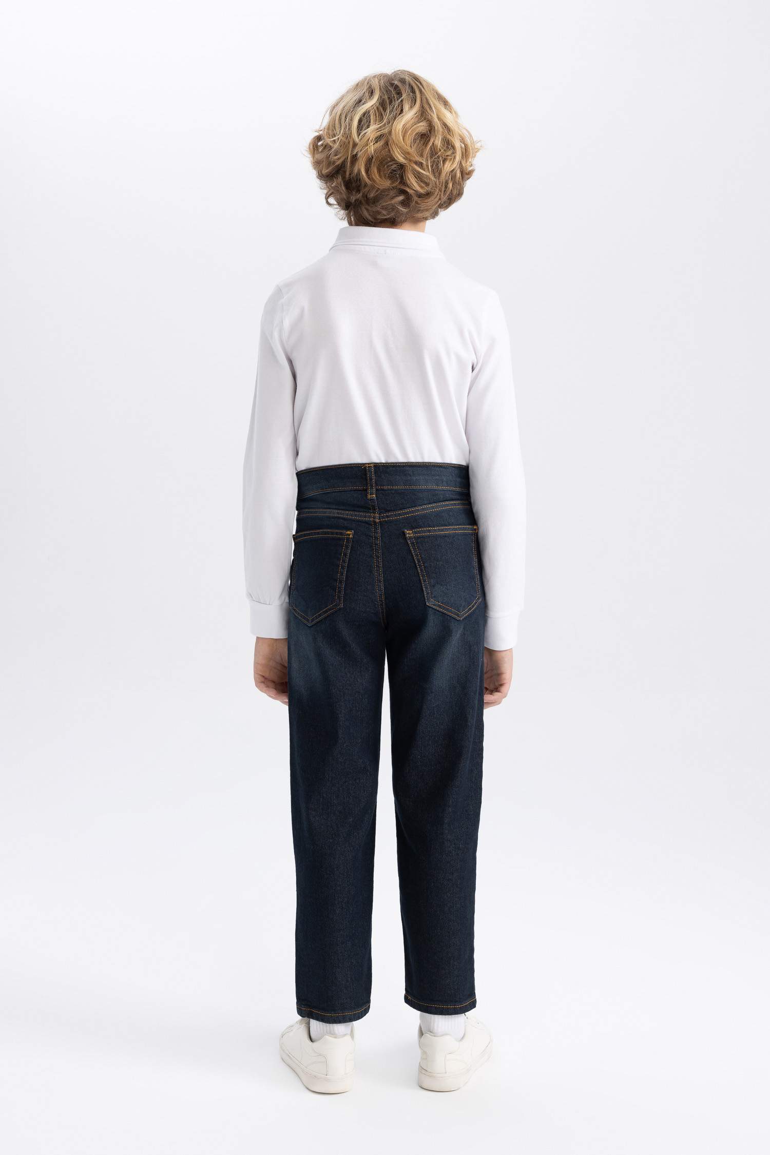 بنطرون جينز ولادي قصة فضفاضة