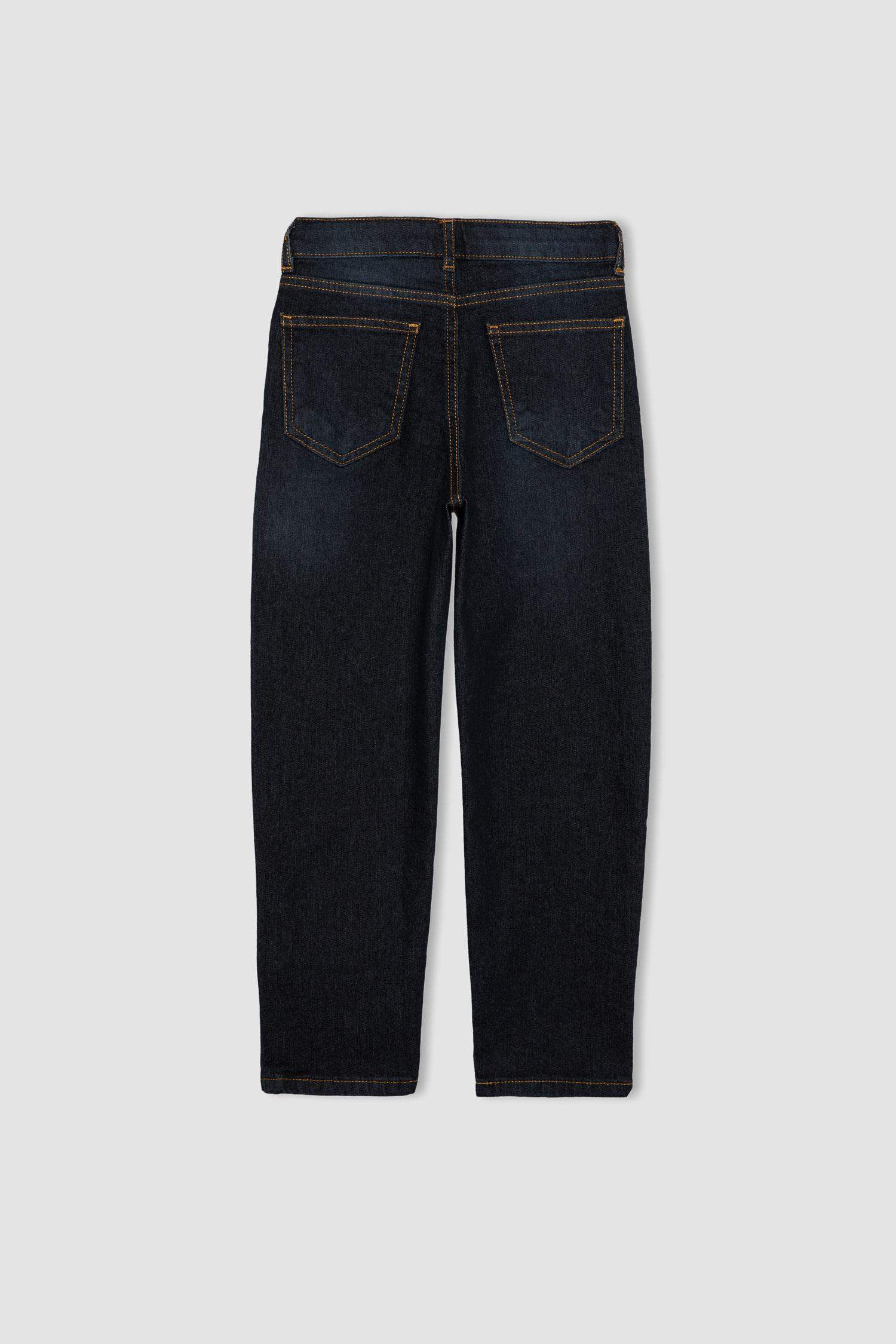 بنطرون جينز ولادي قصة فضفاضة