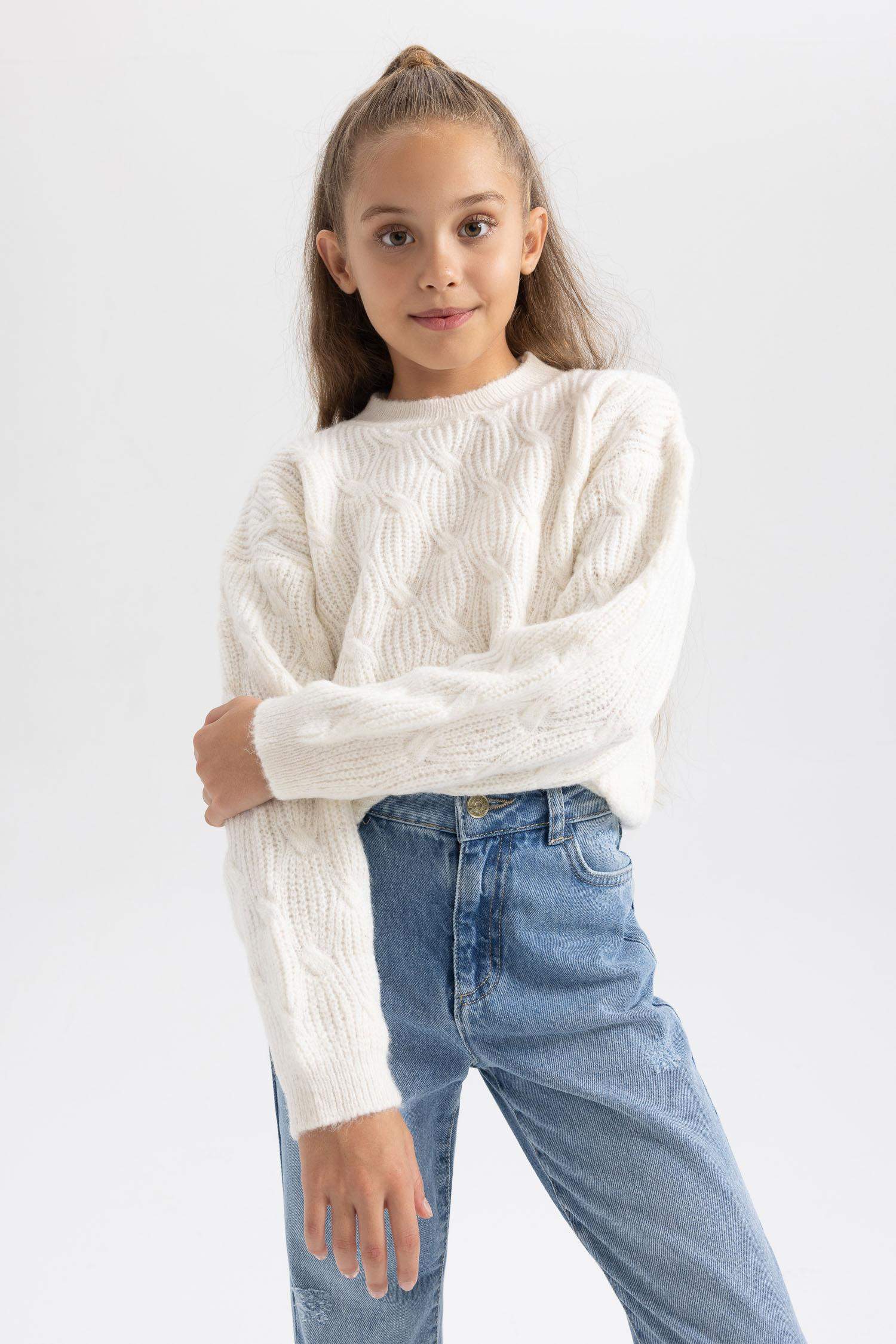 Свитер стандартного кроя с круглым вырезом для девочек