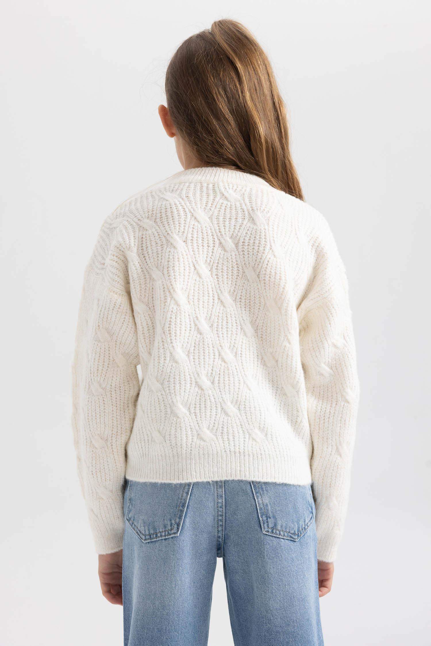 Свитер стандартного кроя с круглым вырезом для девочек