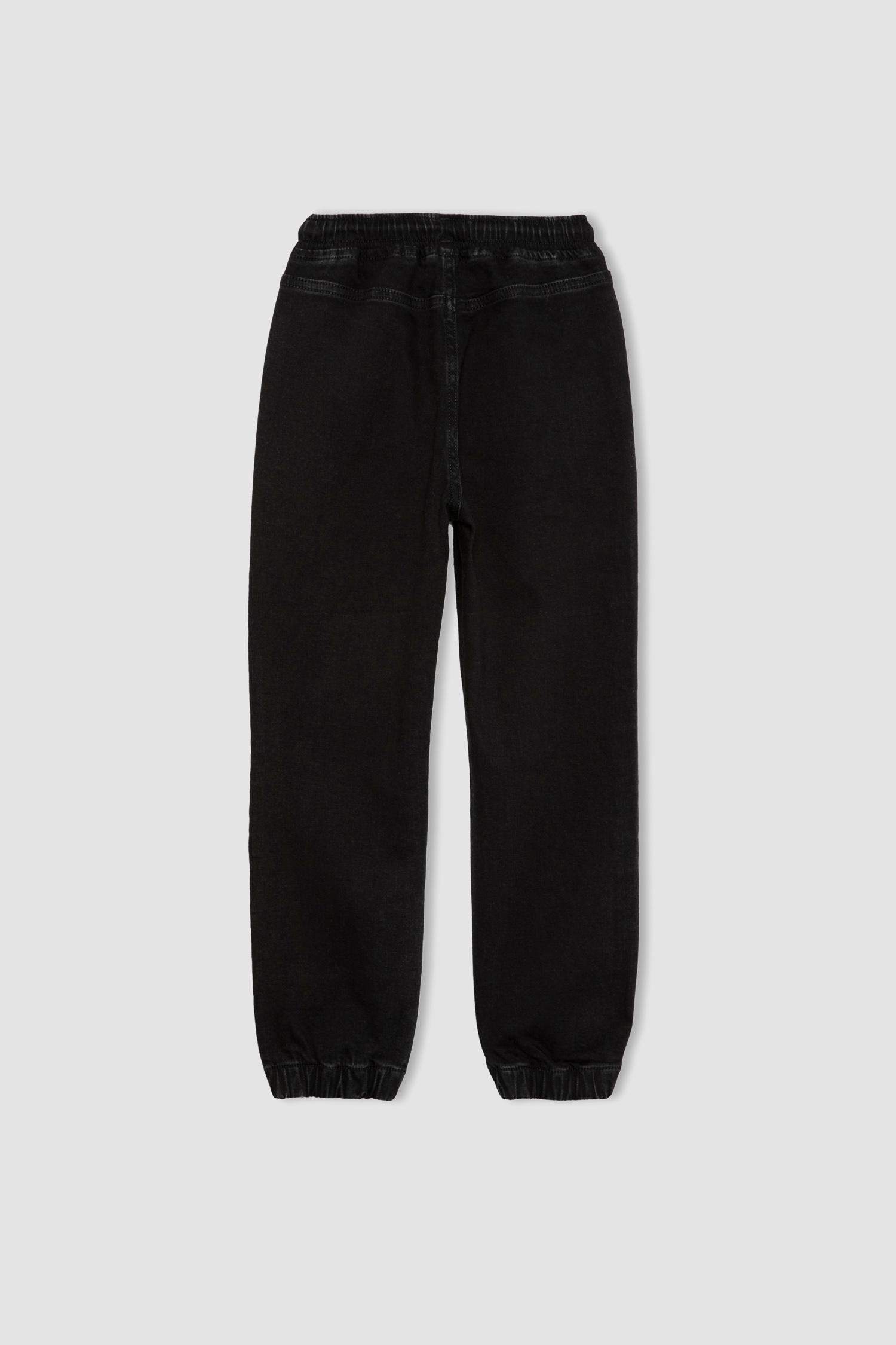 بنطلون جينز اولادي جوجر بأستك من تحت