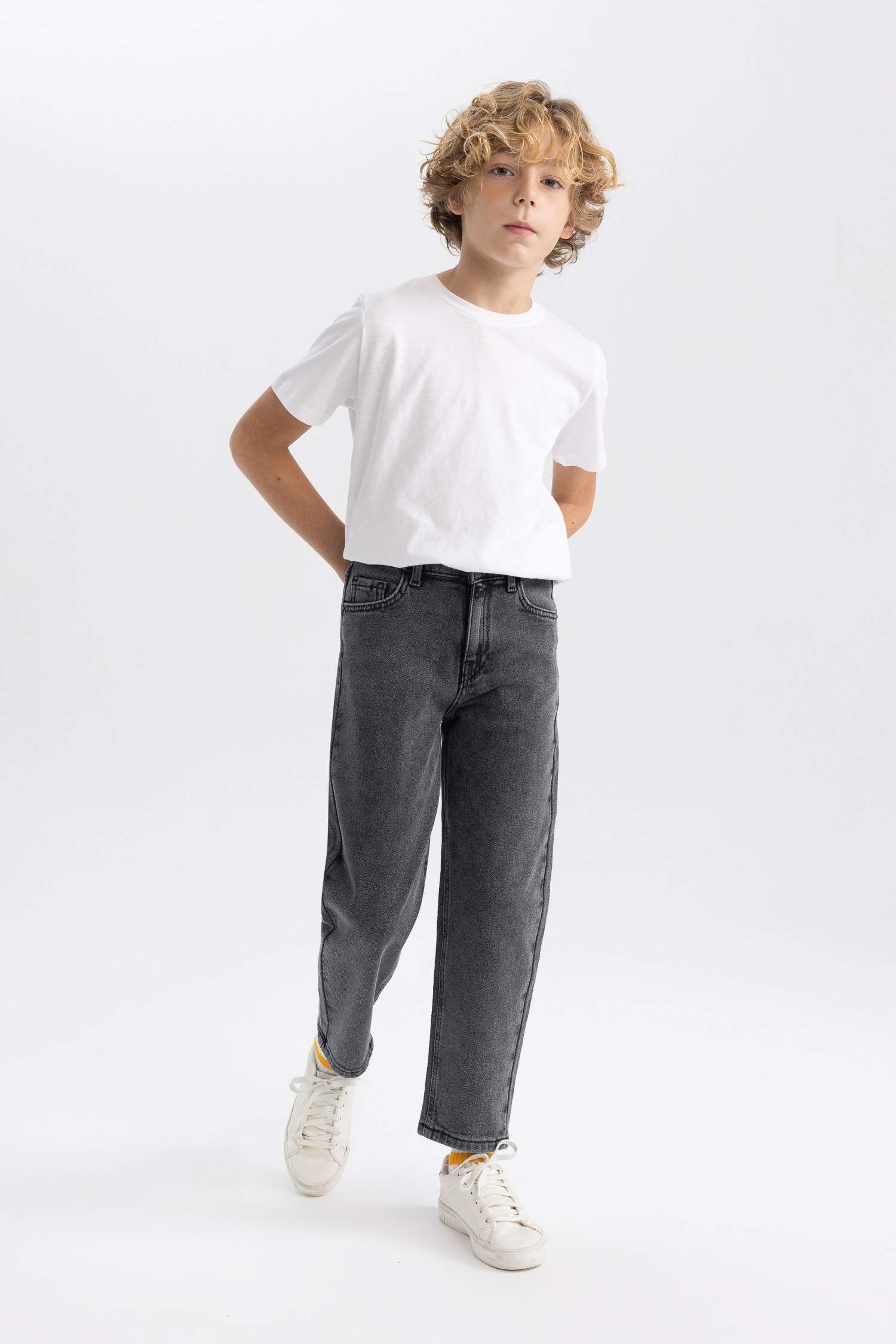 Boy Loose Fit Jeans