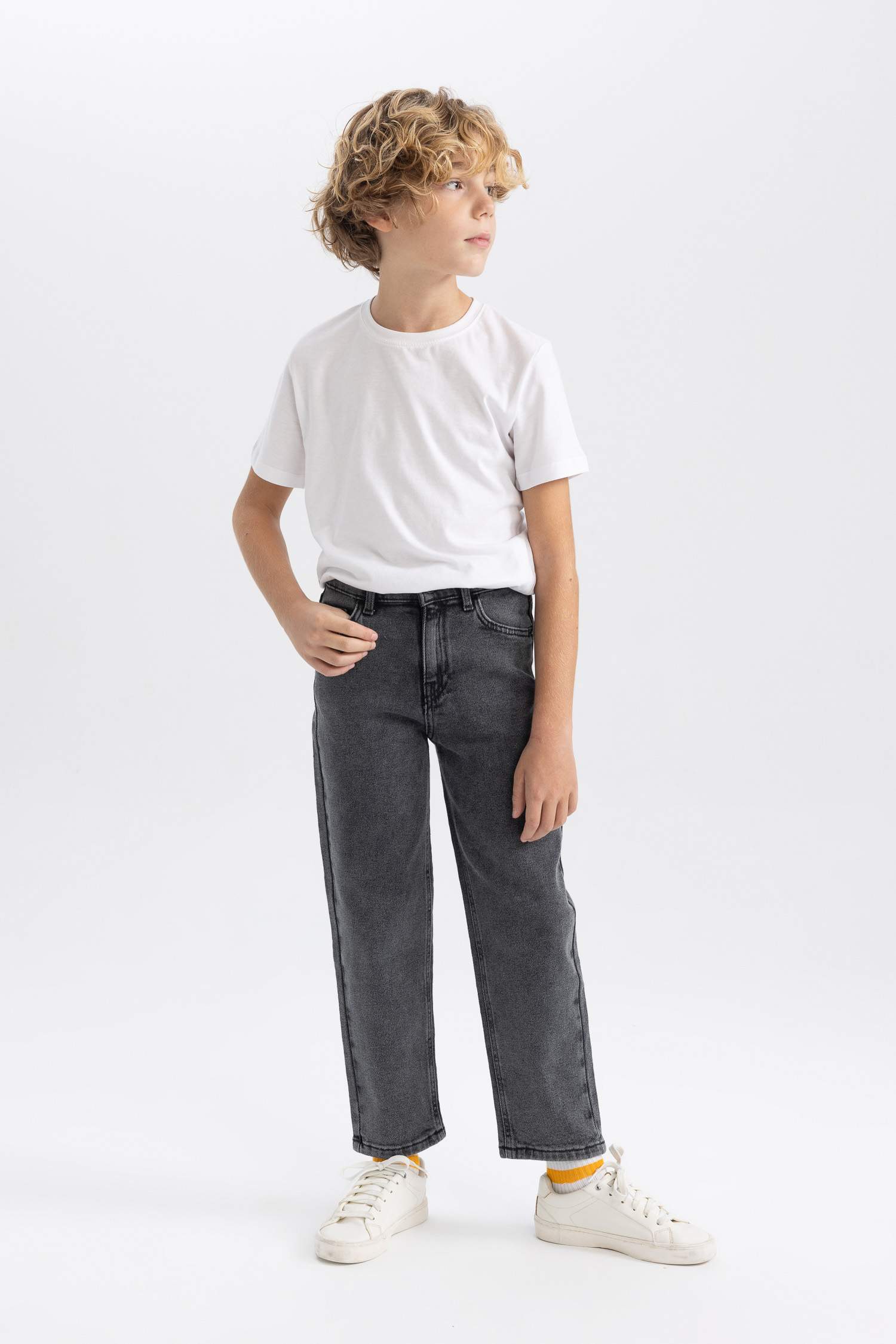 Boy Loose Fit Jeans
