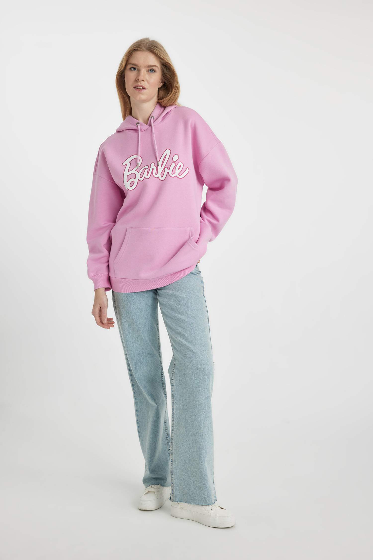 سويت شيرت اوفر سايز بكابيشون بجيب برسمة باربي