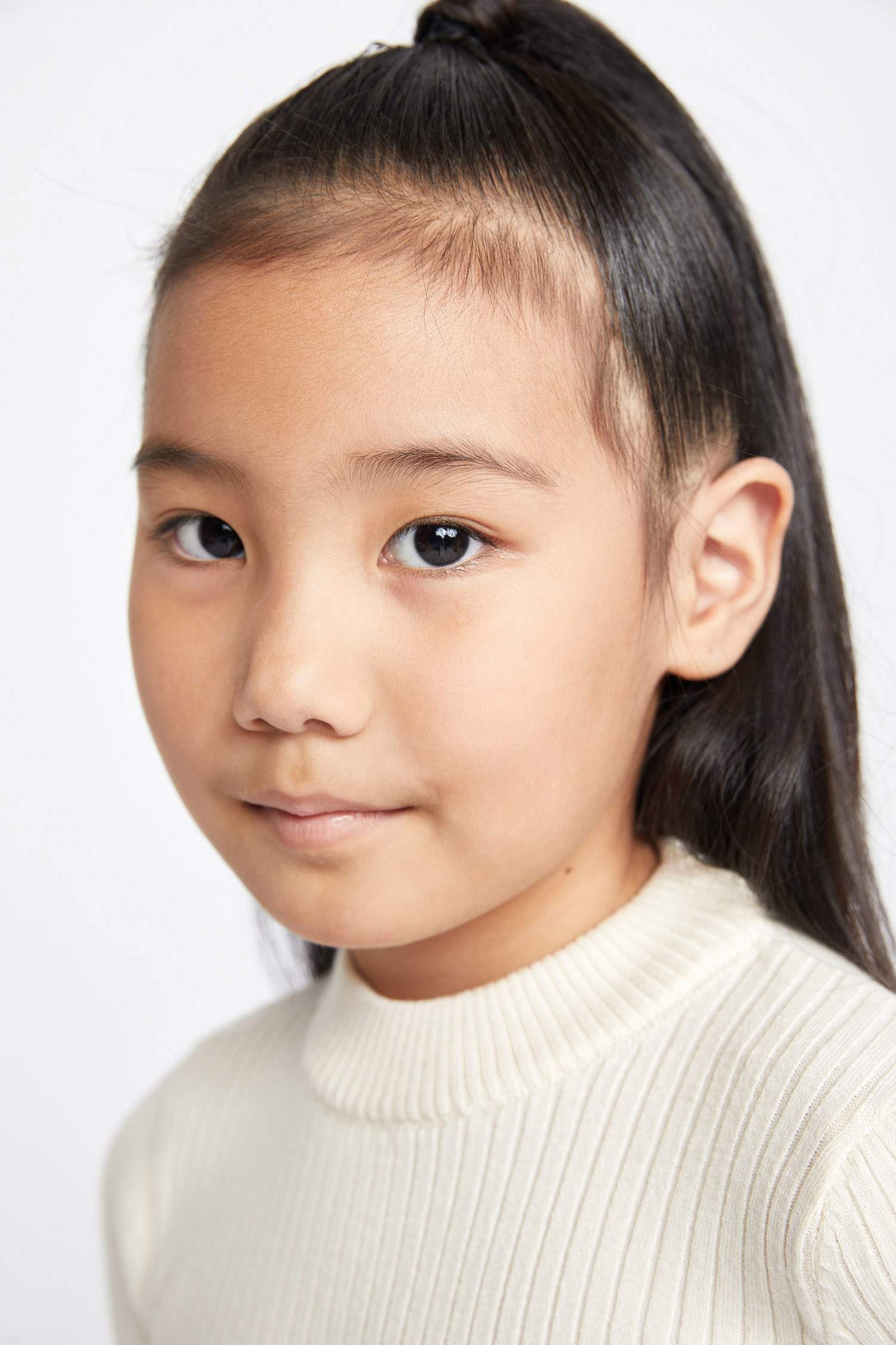 Свитер стандартного кроя с круглым вырезом для девочек