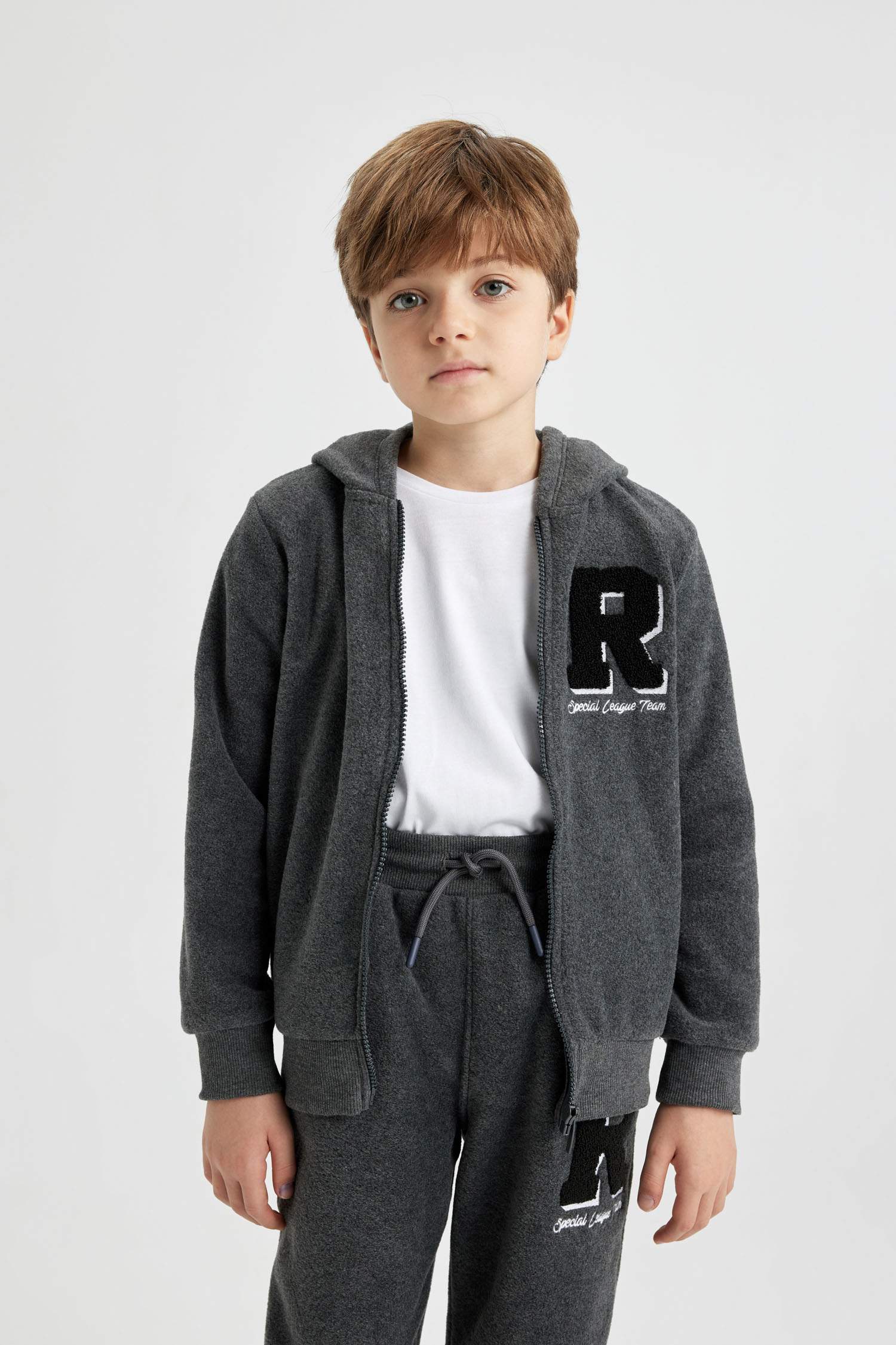 سويتر صوفي قصة عادية بغطاء للرأس