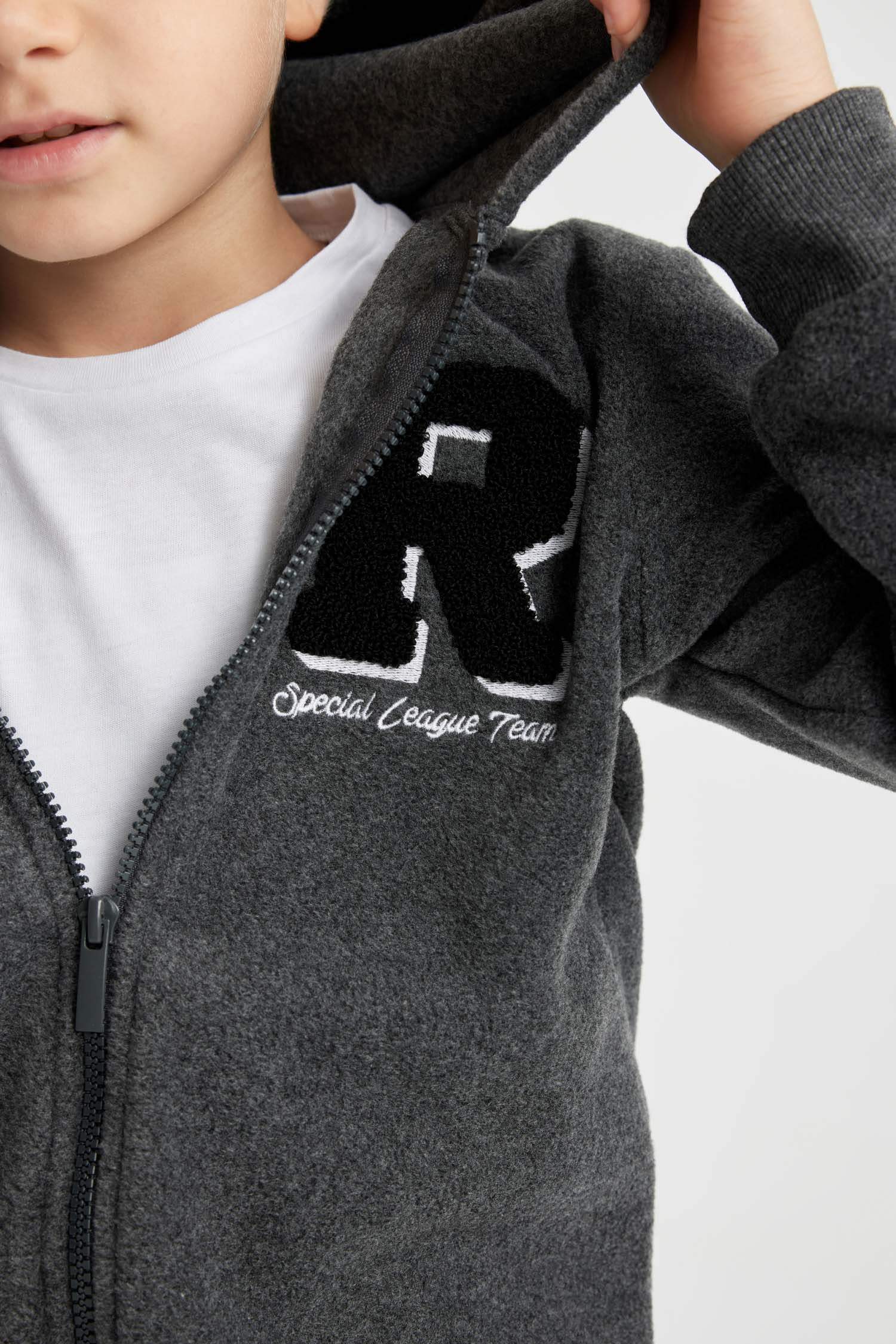 سويتر صوفي قصة عادية بغطاء للرأس