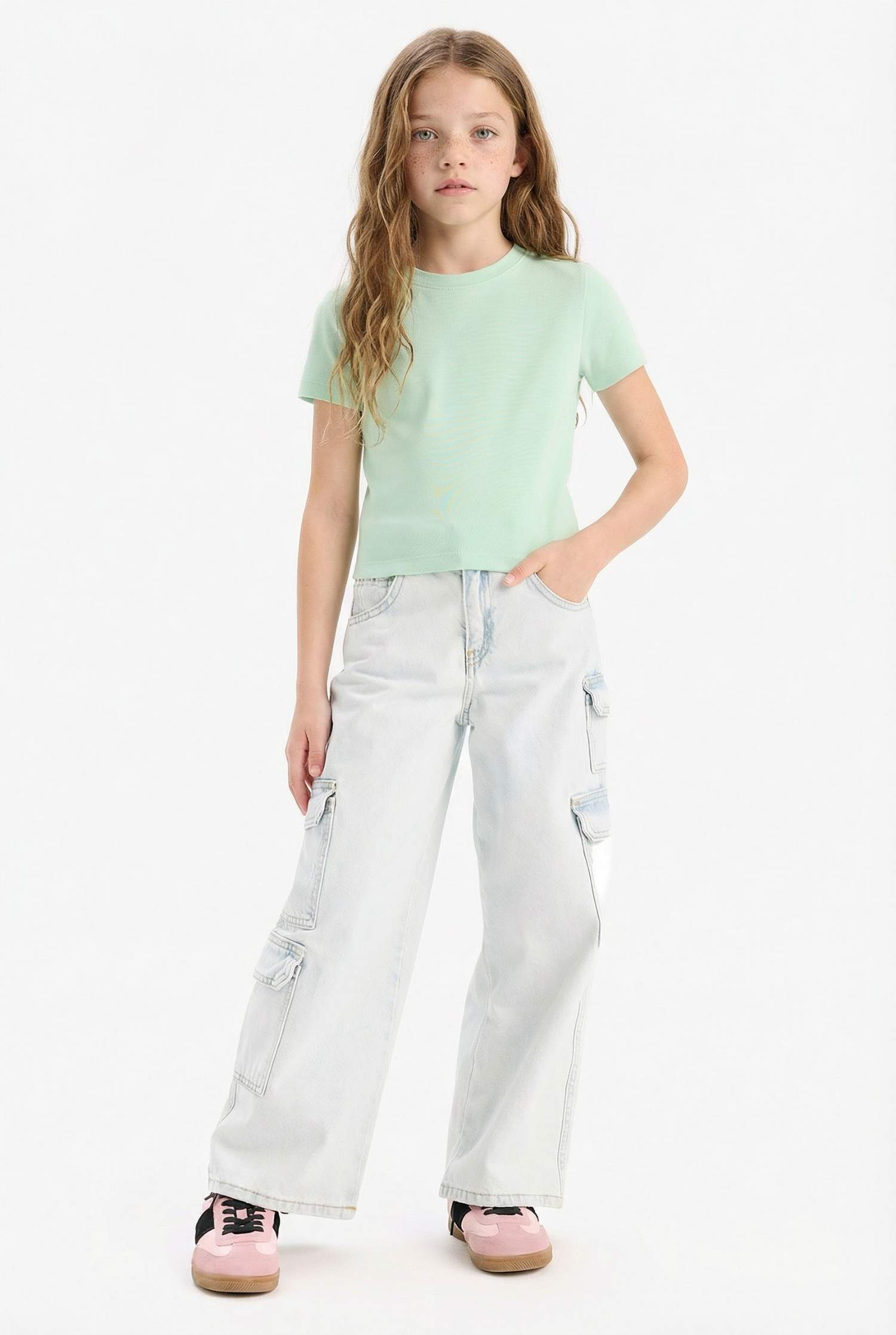 Қыздарға дөңгелек жаға қысқа жеңді Қысқа жеңді футболка