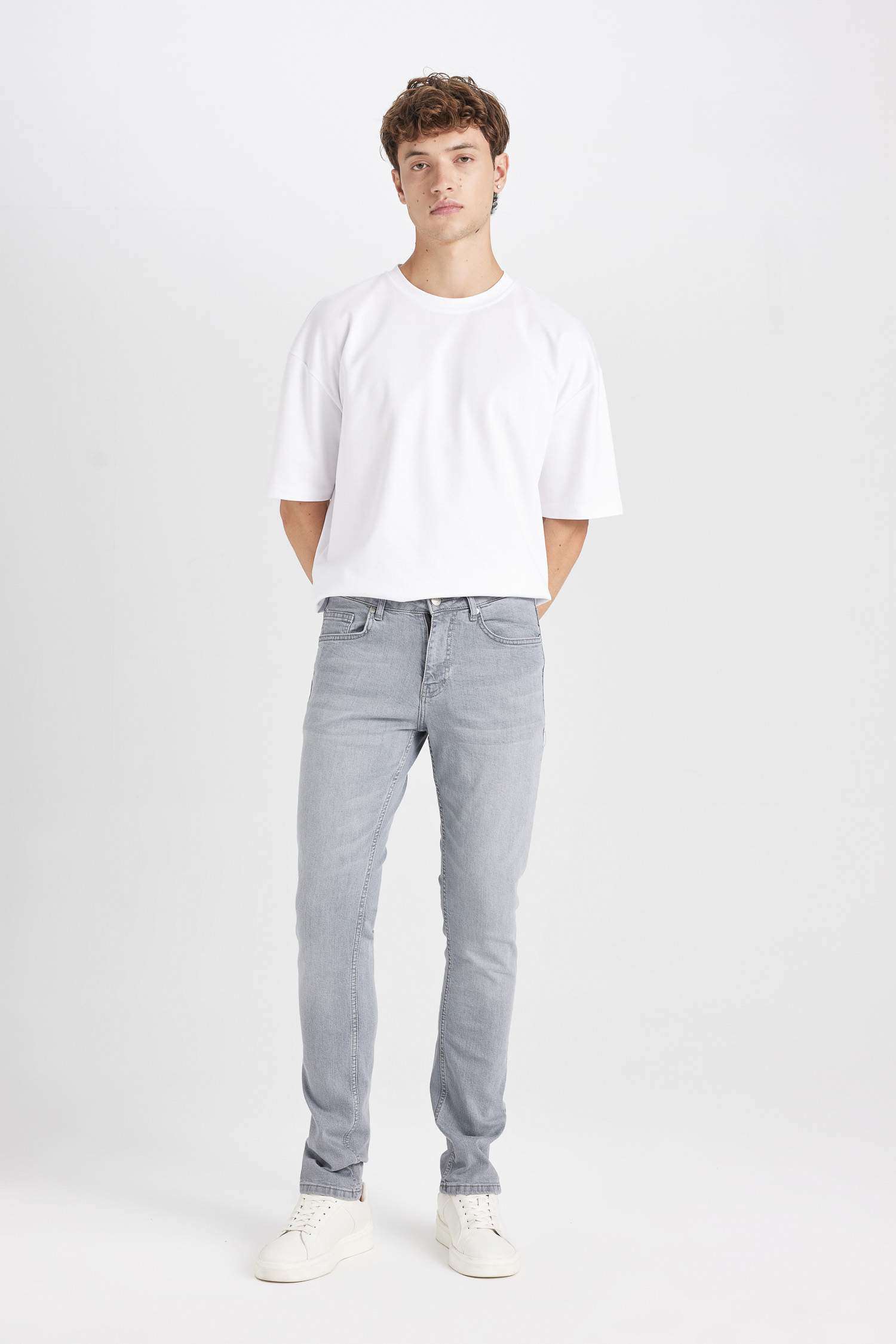 Pedro Slim Fit Normal Waist Narrow Leg Jeans