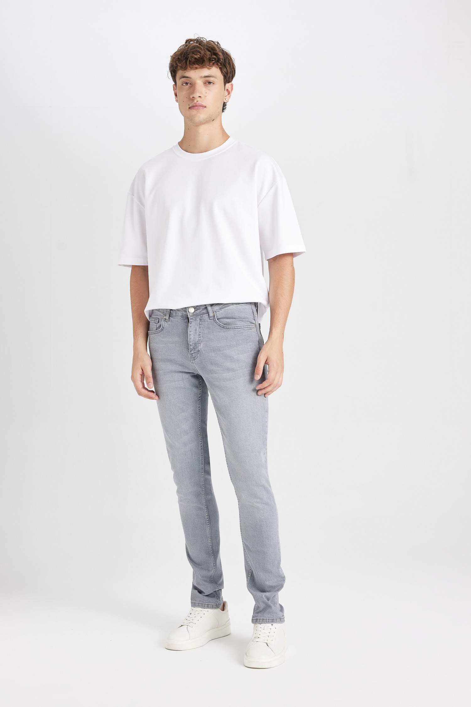 Pedro Slim Fit Normal Waist Narrow Leg Jeans