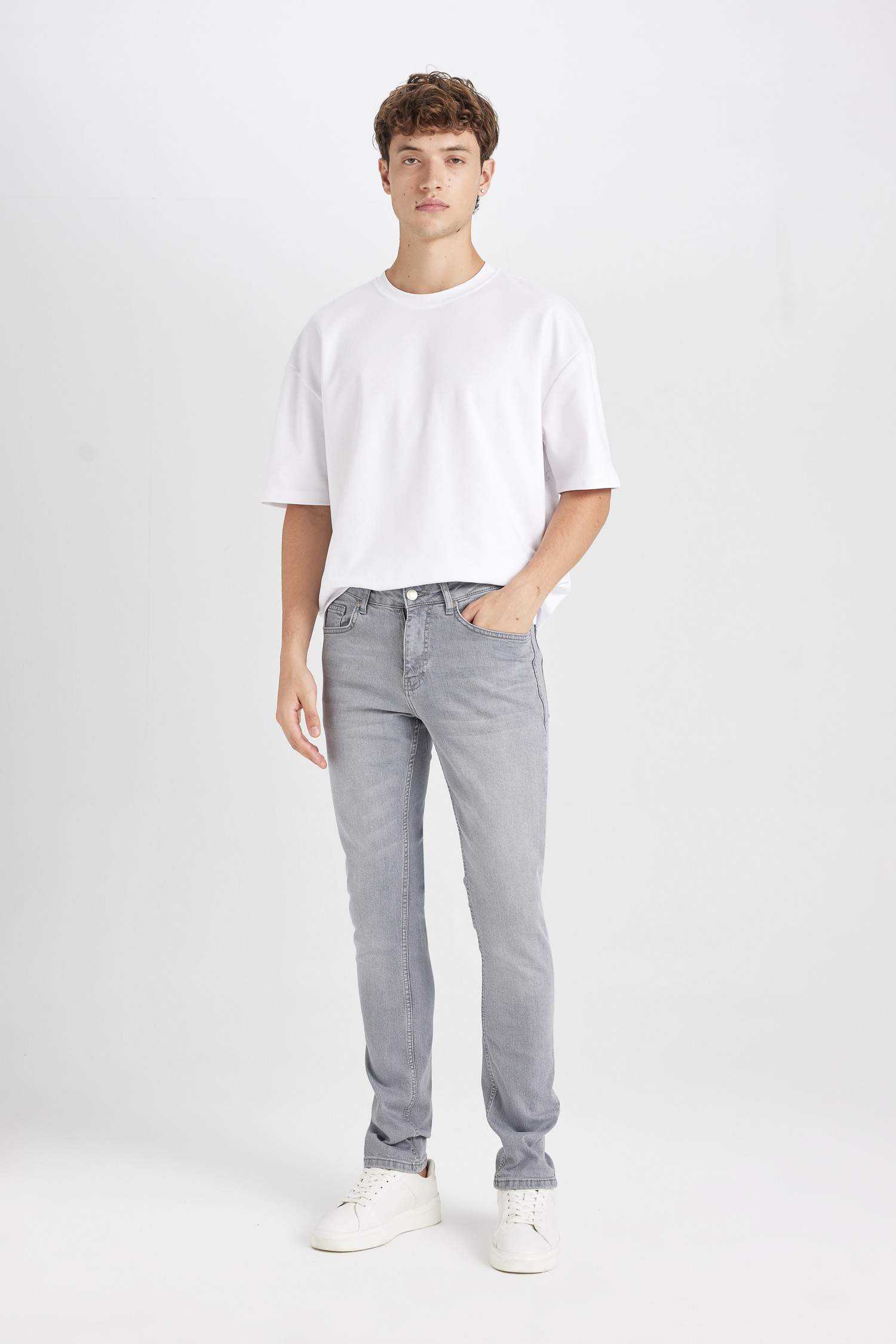 Pedro Slim Fit Normal Waist Narrow Leg Jeans
