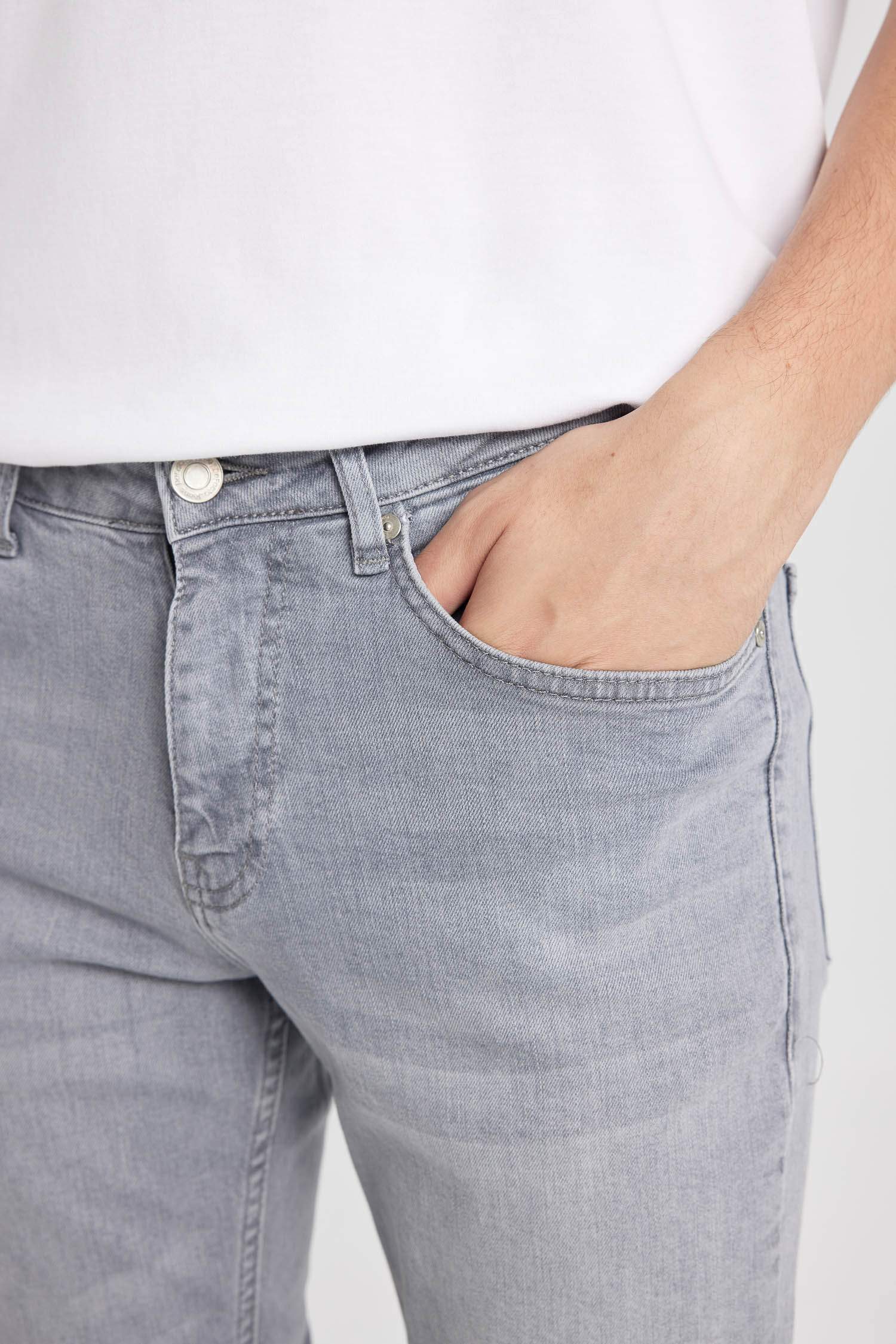 Pedro Slim Fit Normal Waist Narrow Leg Jeans