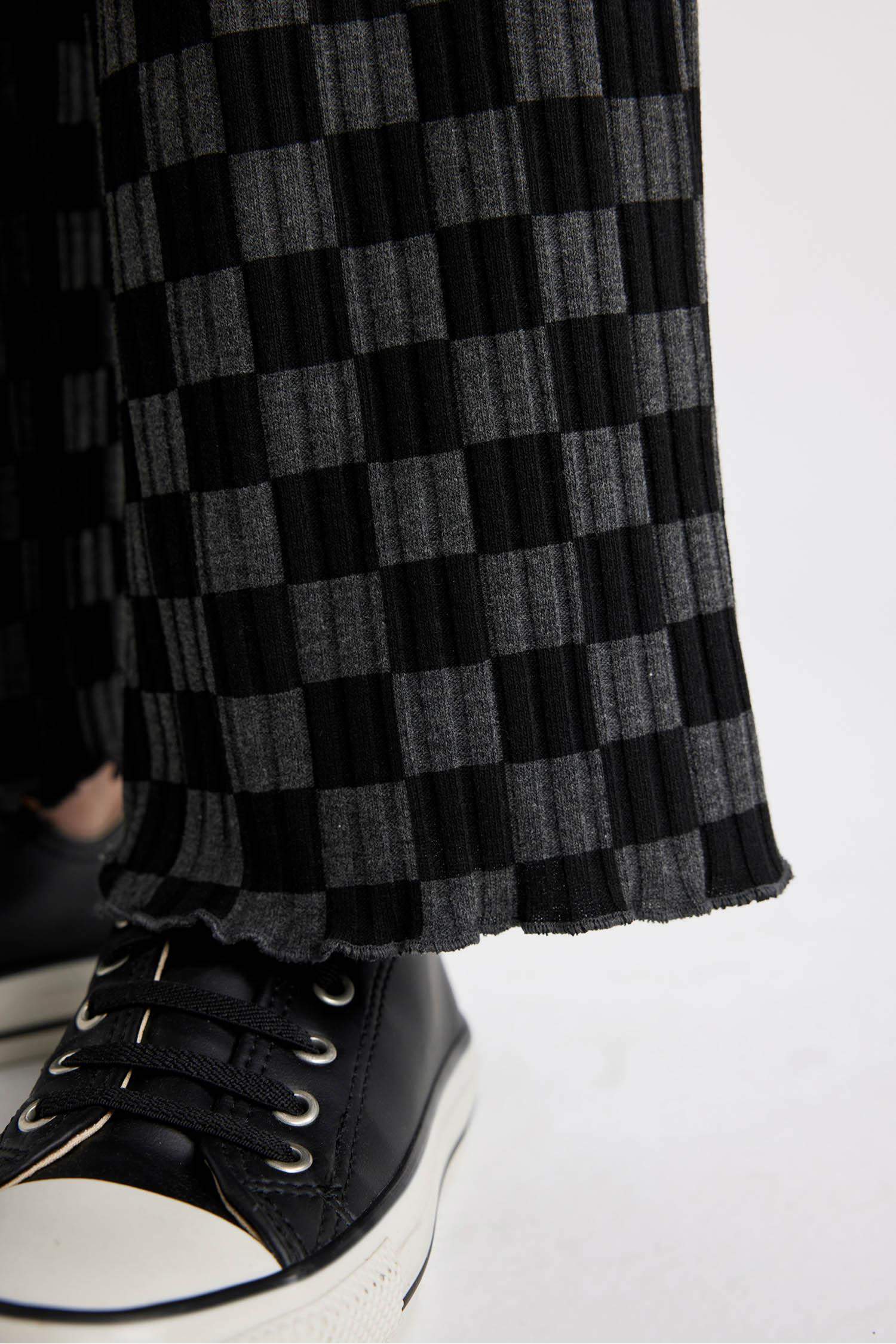 بنطلون بناتي مضلع وايد ليج