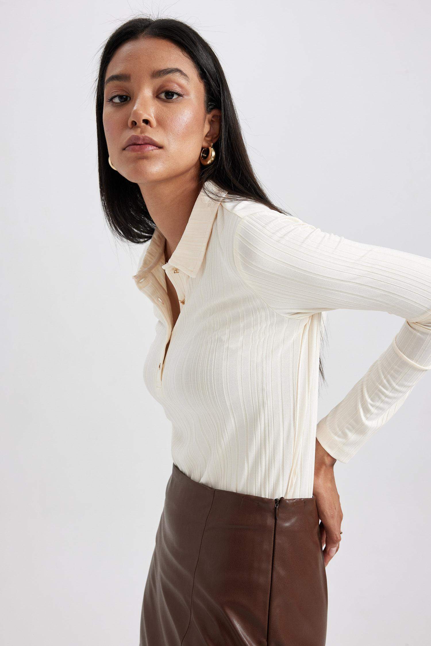 поло жаға тоқылған Ұзын жеңді футболка