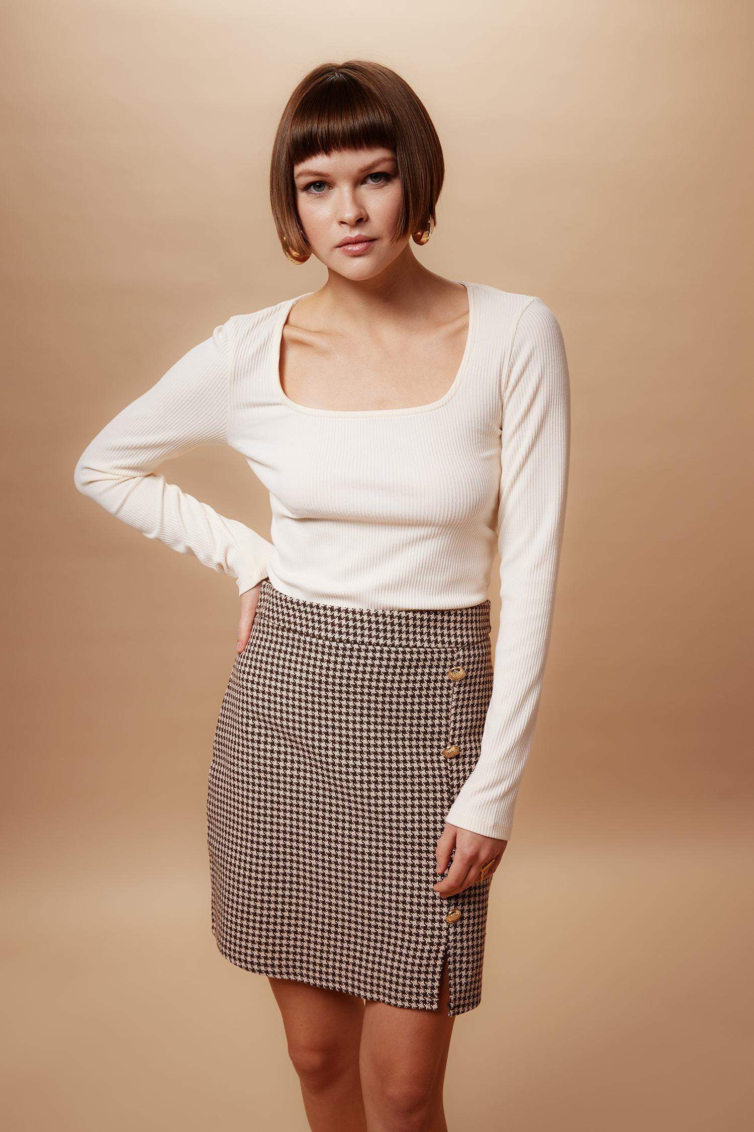 تي شيرت كم طويل سليم فيت بياقة مربعة