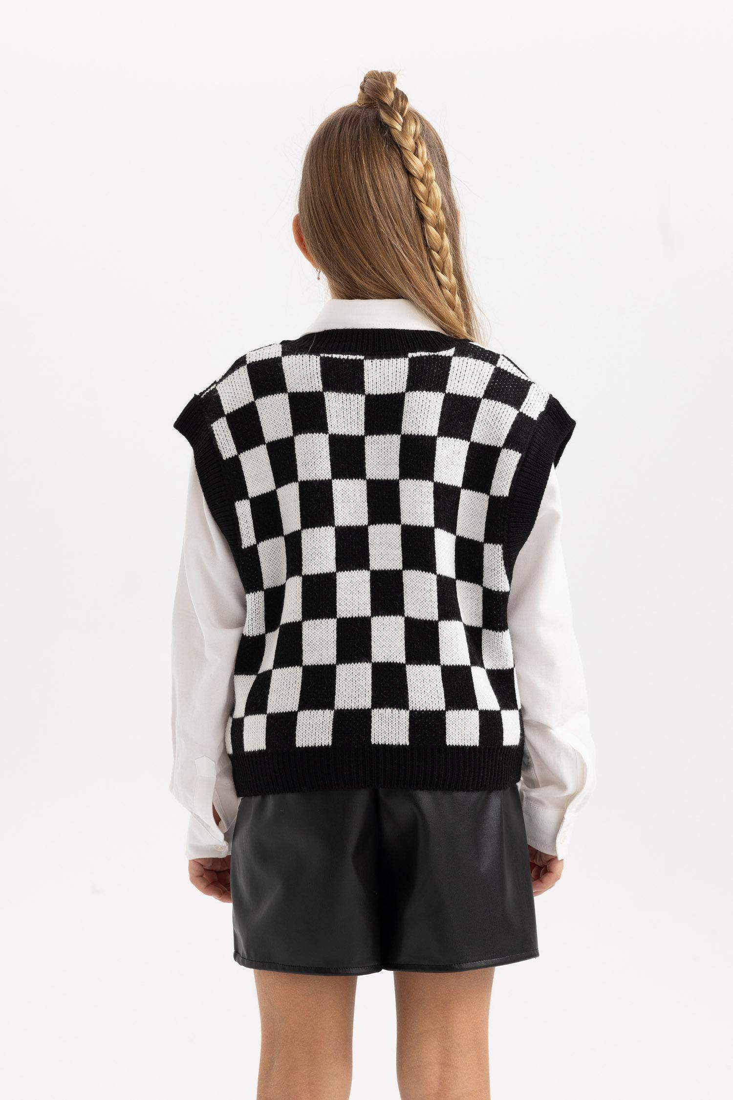 Свитер приталенного кроя для девочек