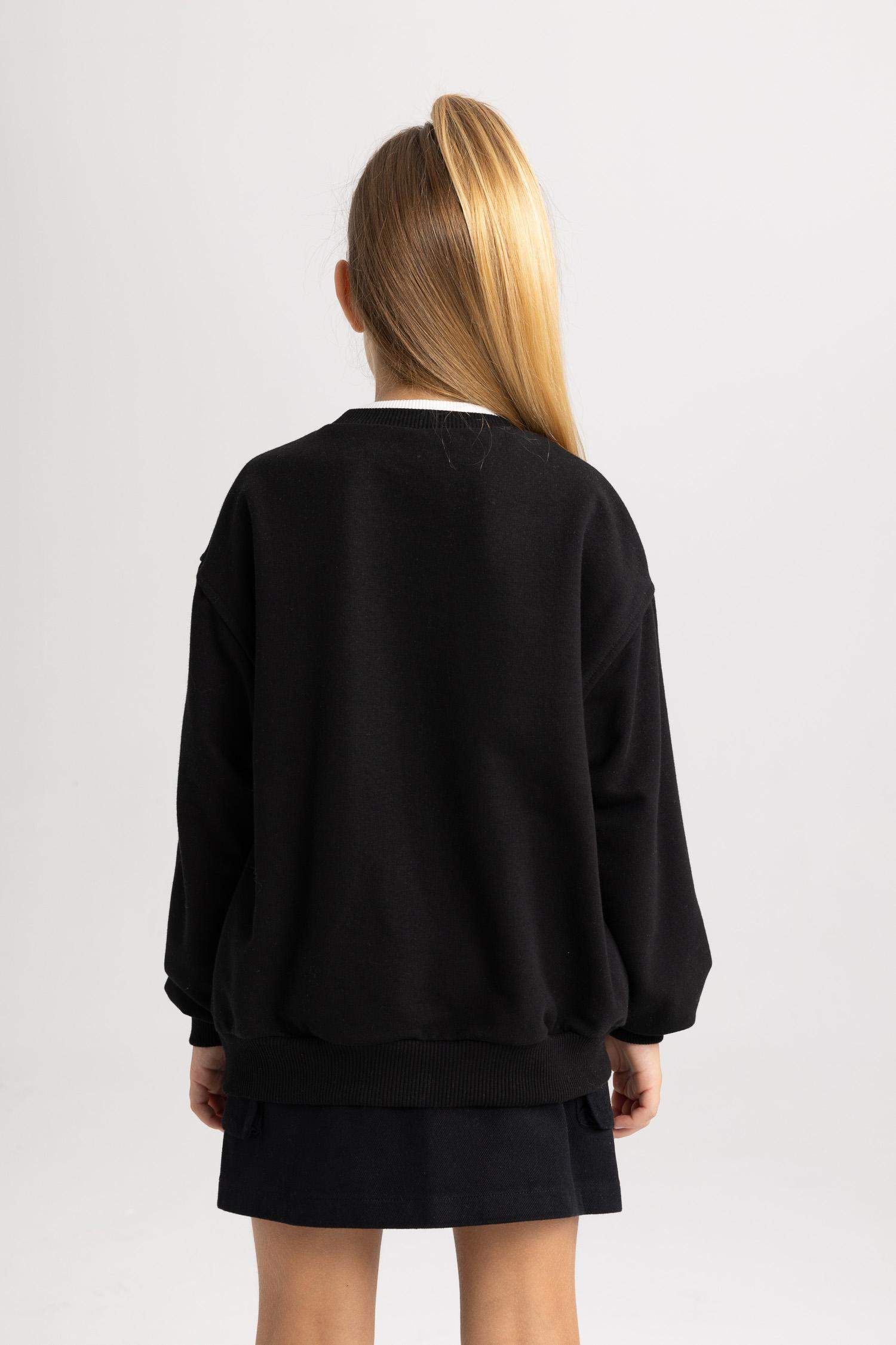 Girl Wednesday Oversize Fit Crew Neck Sweatshirt