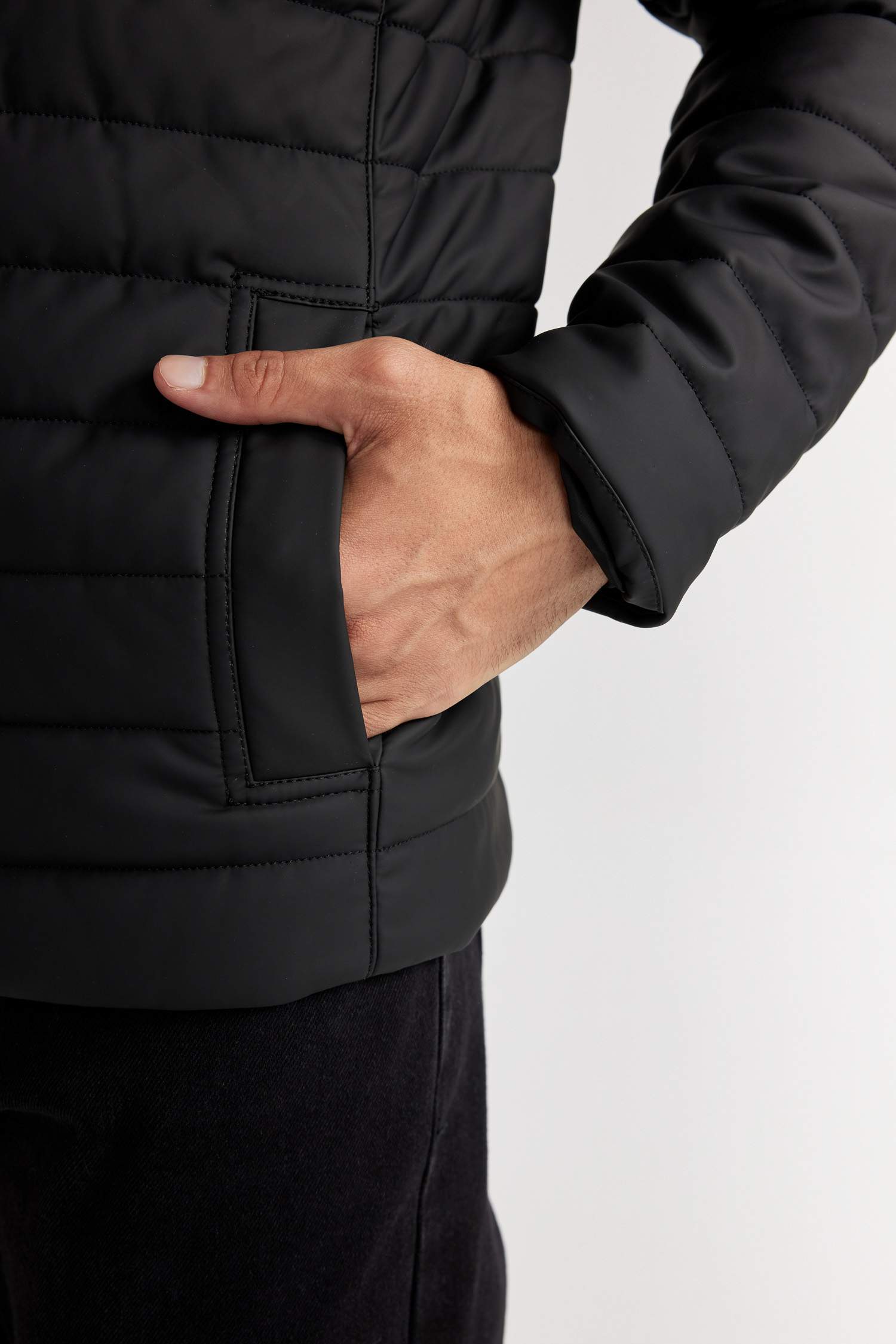 Su İtici Slim Fit Dar Kesim Dik Yaka Fermuarlı Cepli Suni Deri Ceket Mont