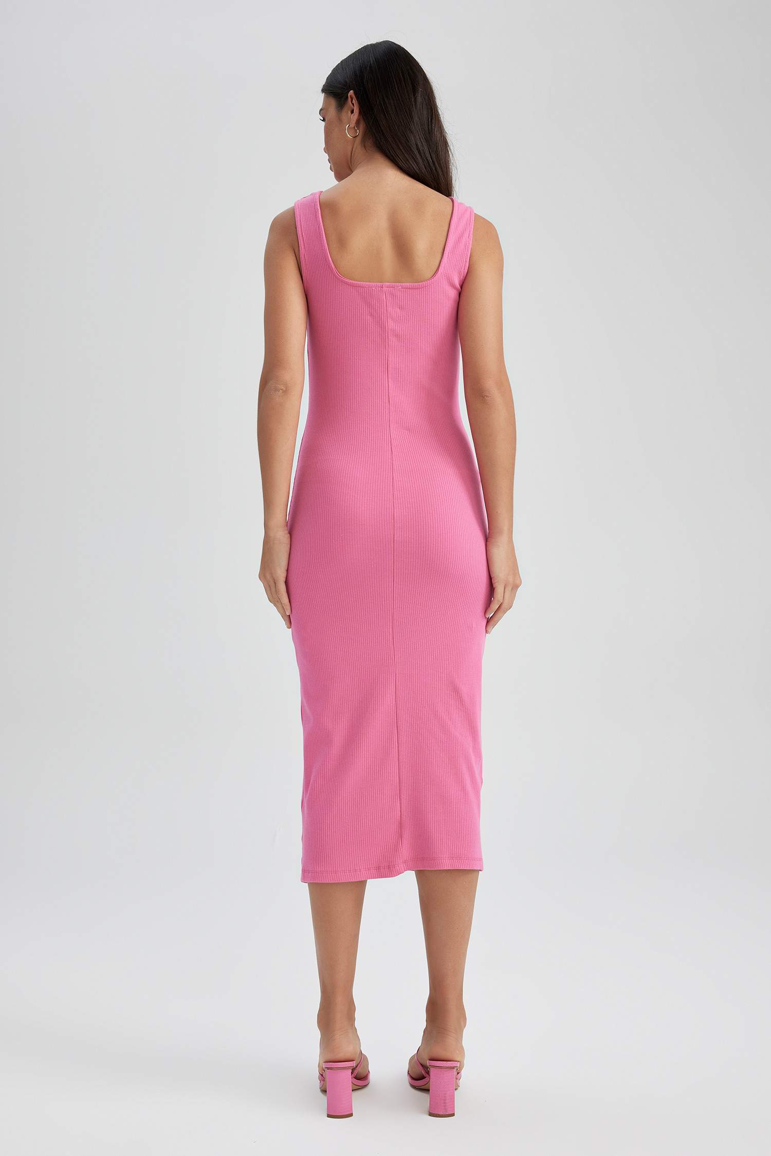 فستان ميدي مضلع بديكون بياقة مربعة