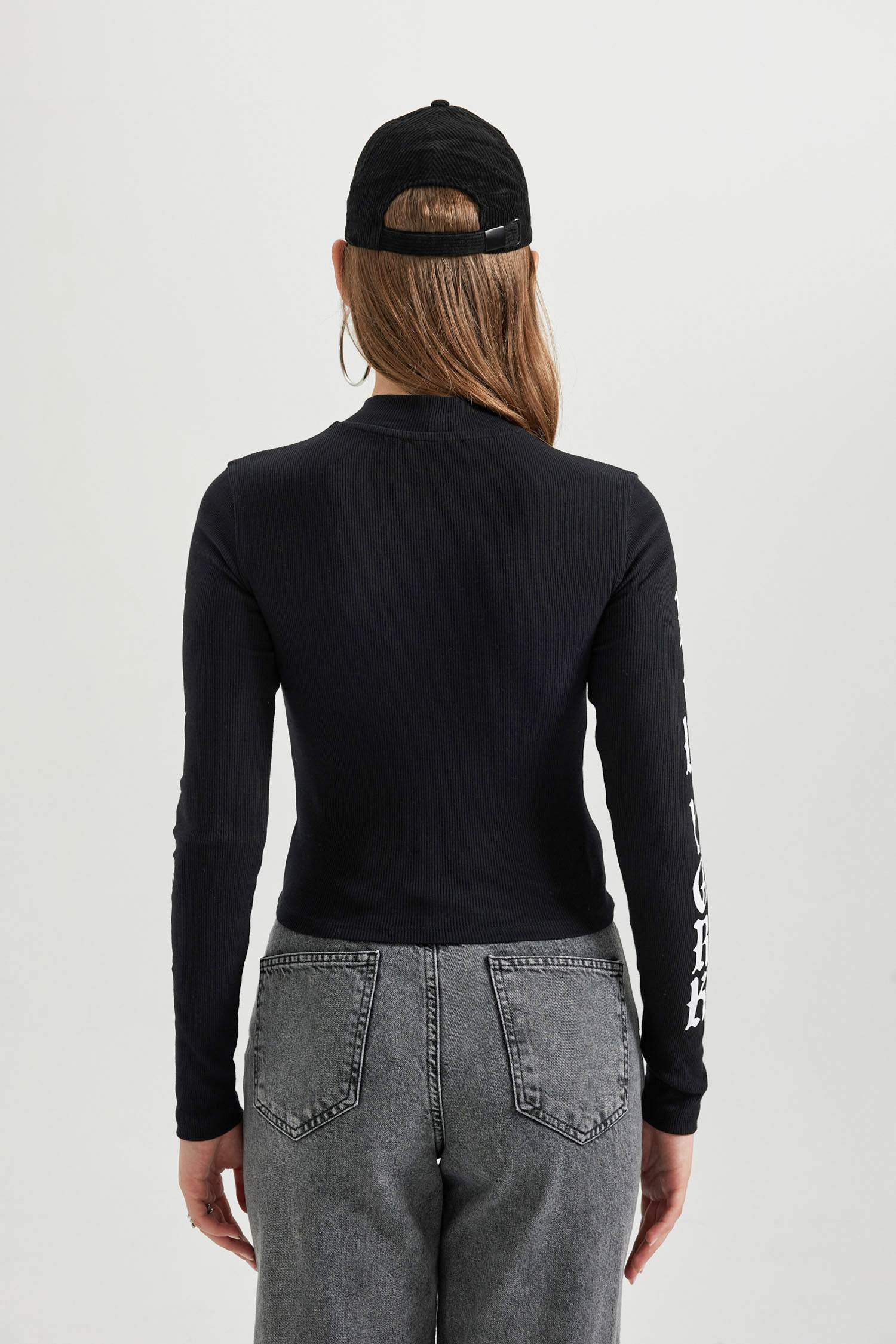 Coool ұзартылған жаға слоган тоқылған Ұзын жеңді футболка