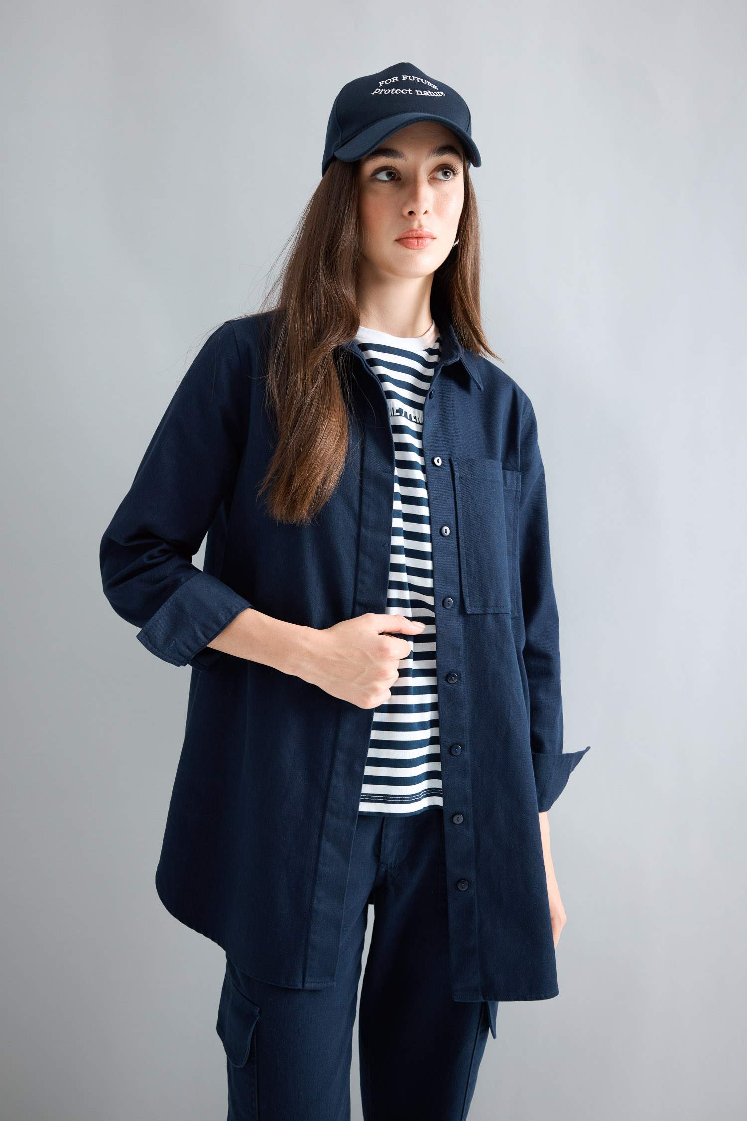 Туніка з довгим рукавом стандартного крою з коміром з габардину для жінок