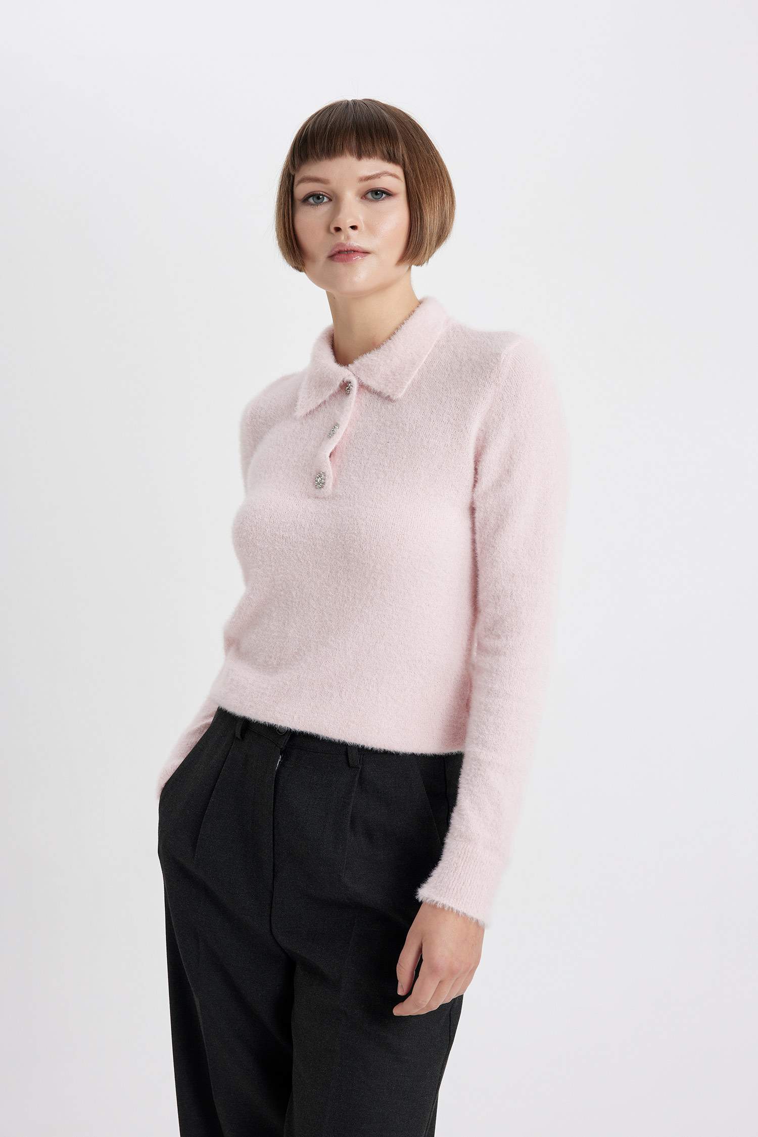 بلوفر قصة عادية بياقة بولو