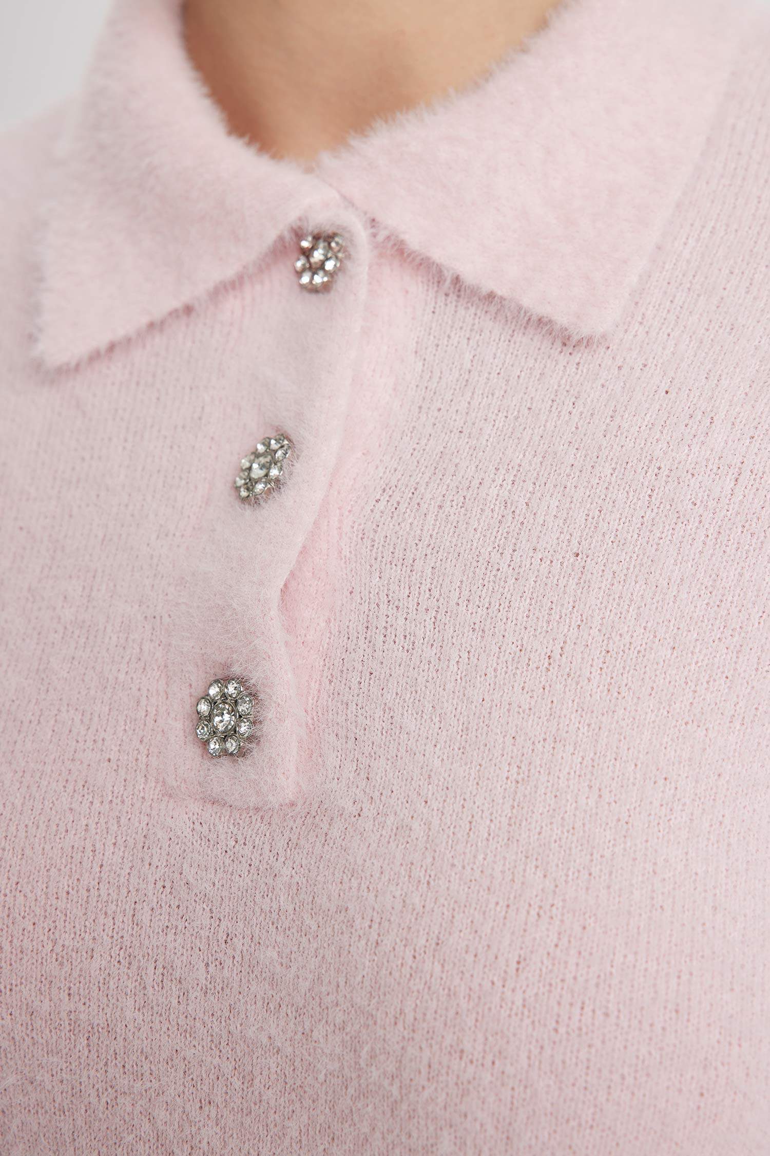 بلوفر قصة عادية بياقة بولو