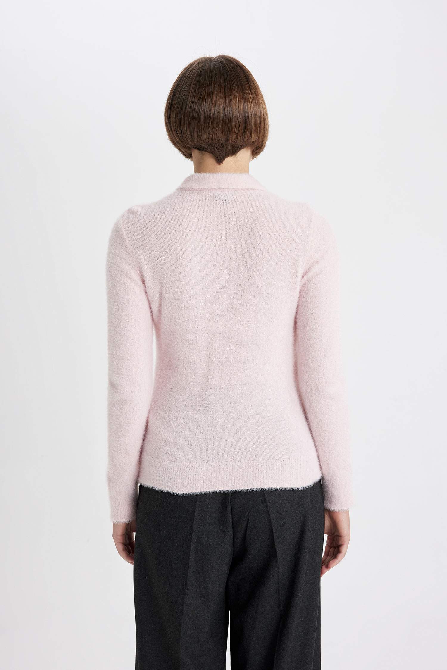 بلوفر قصة عادية بياقة بولو