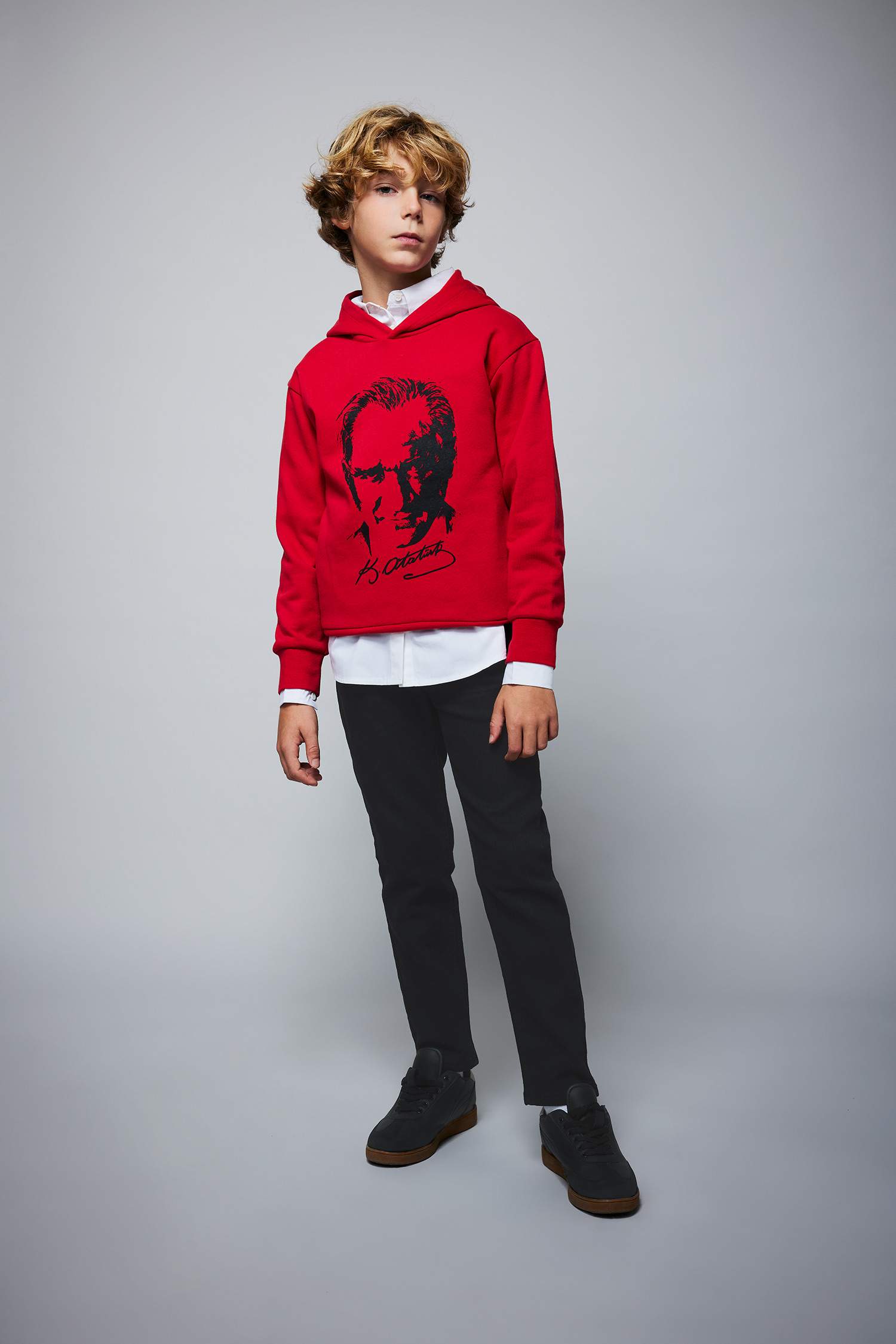 Erkek Çocuk Atatürk Baskılı Kırmızı Kapüşonlu Sweatshirt
