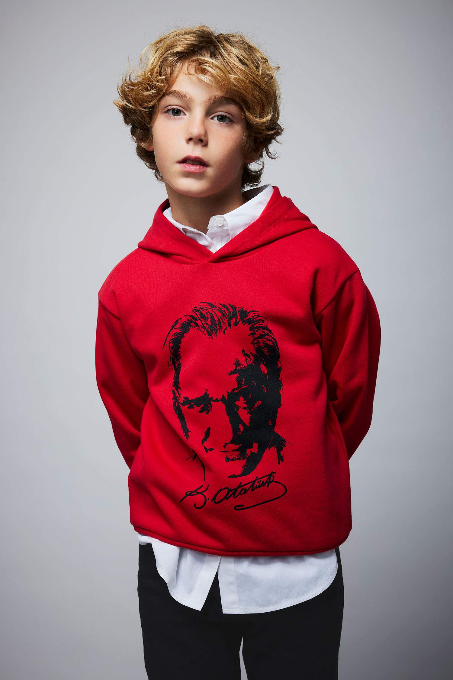 Erkek Çocuk Atatürk Baskılı Kırmızı Kapüşonlu Sweatshirt