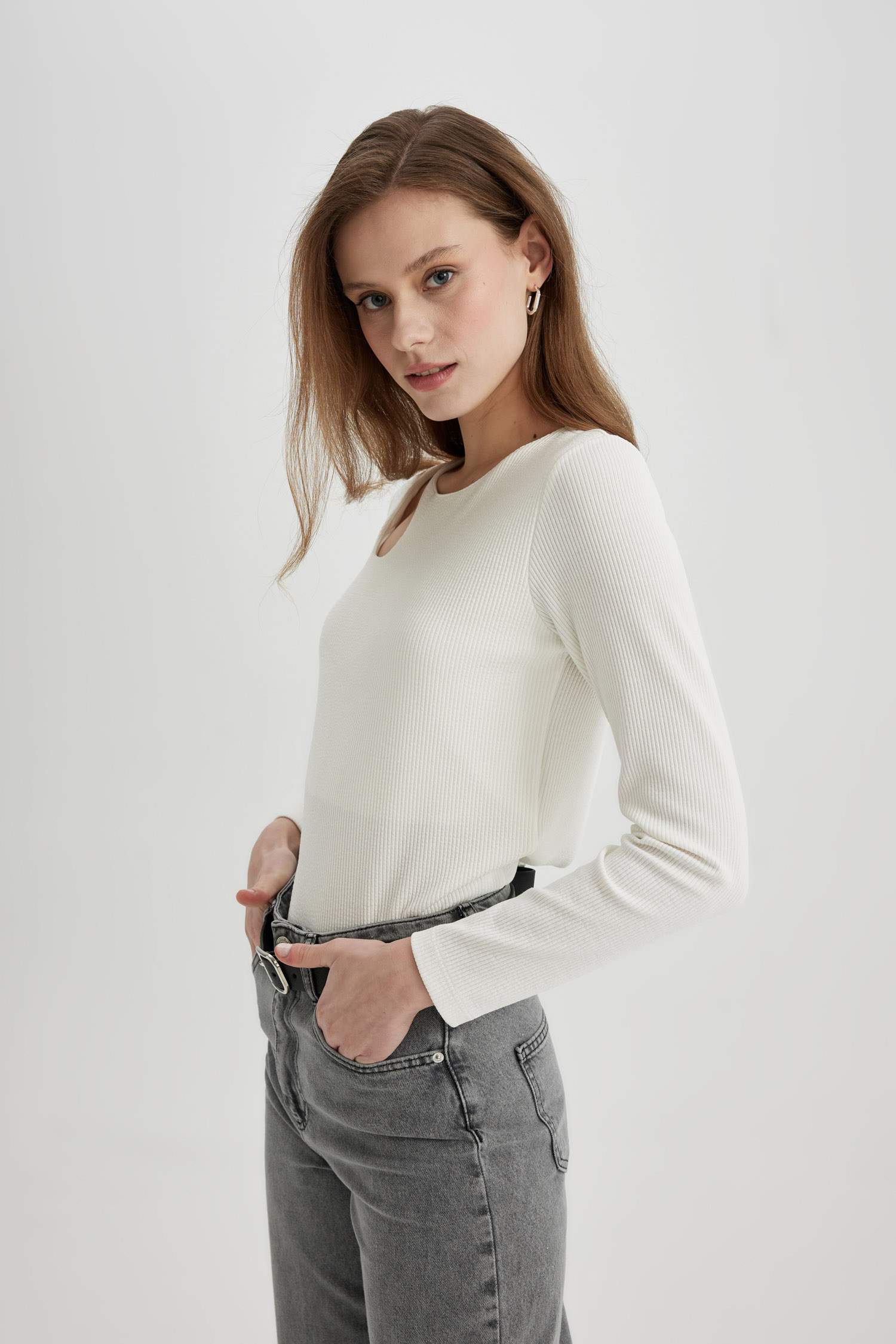 تي شيرت كم طويل مضلع سليم فيت برقبة مستديرة