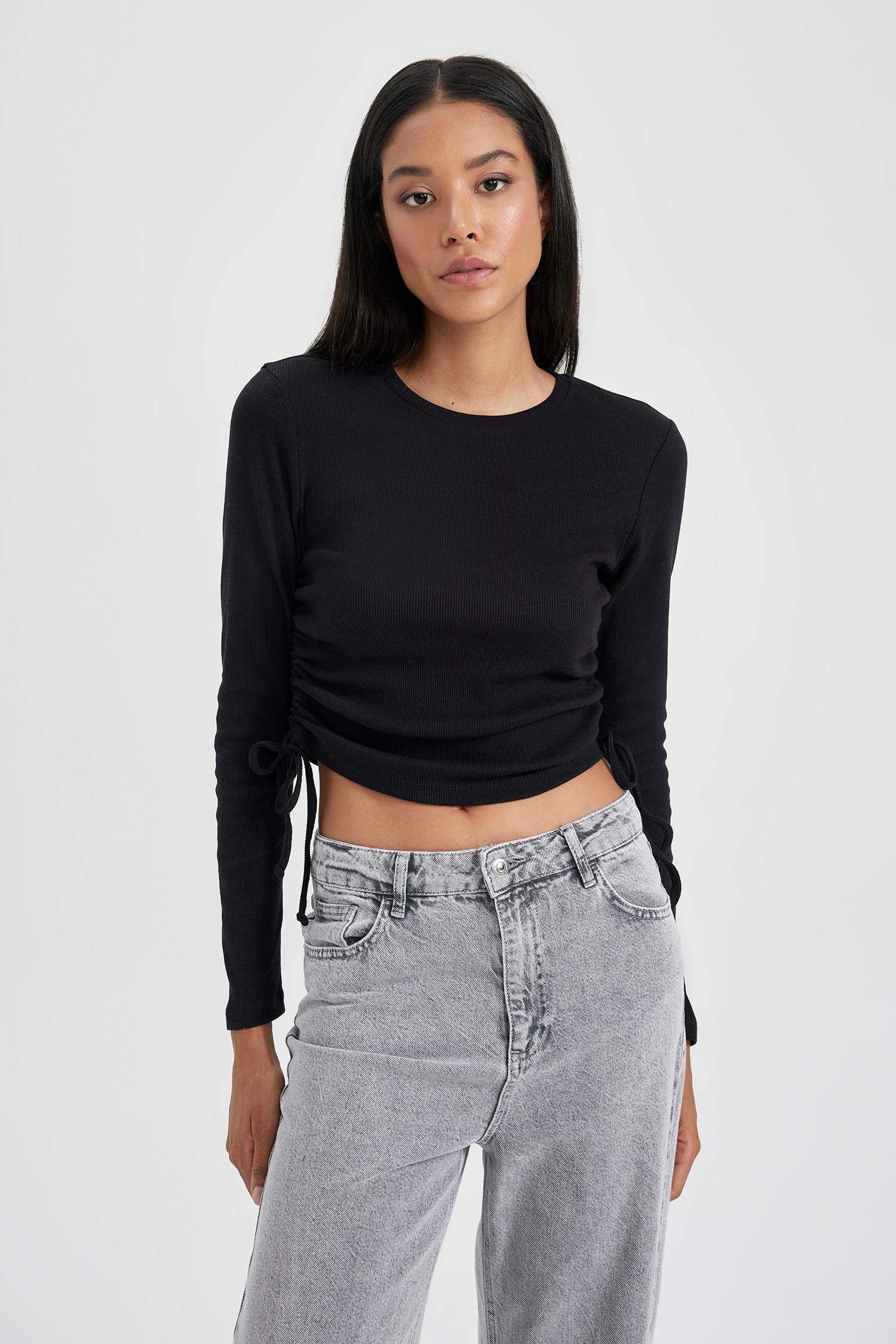 تيشيرت كم طويل سليم فيت برقبة مستديرة