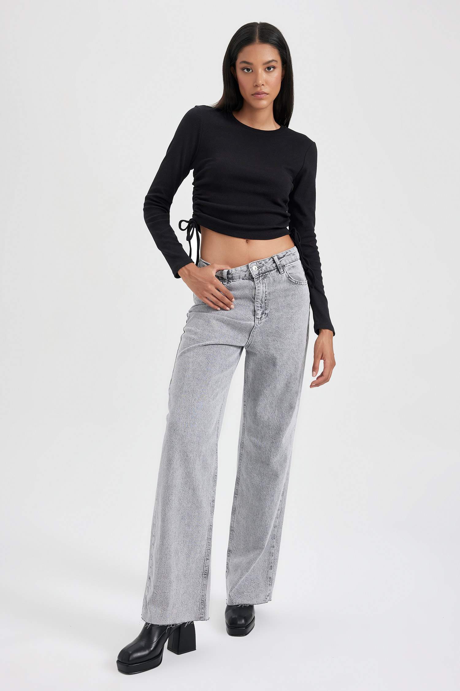 تيشيرت كم طويل سليم فيت برقبة مستديرة