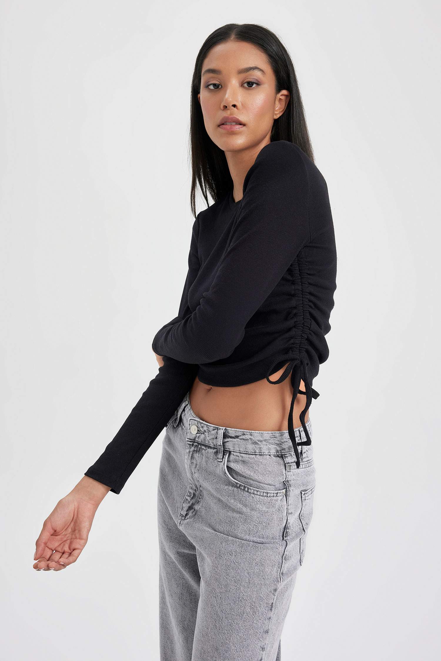 تيشيرت كم طويل سليم فيت برقبة مستديرة