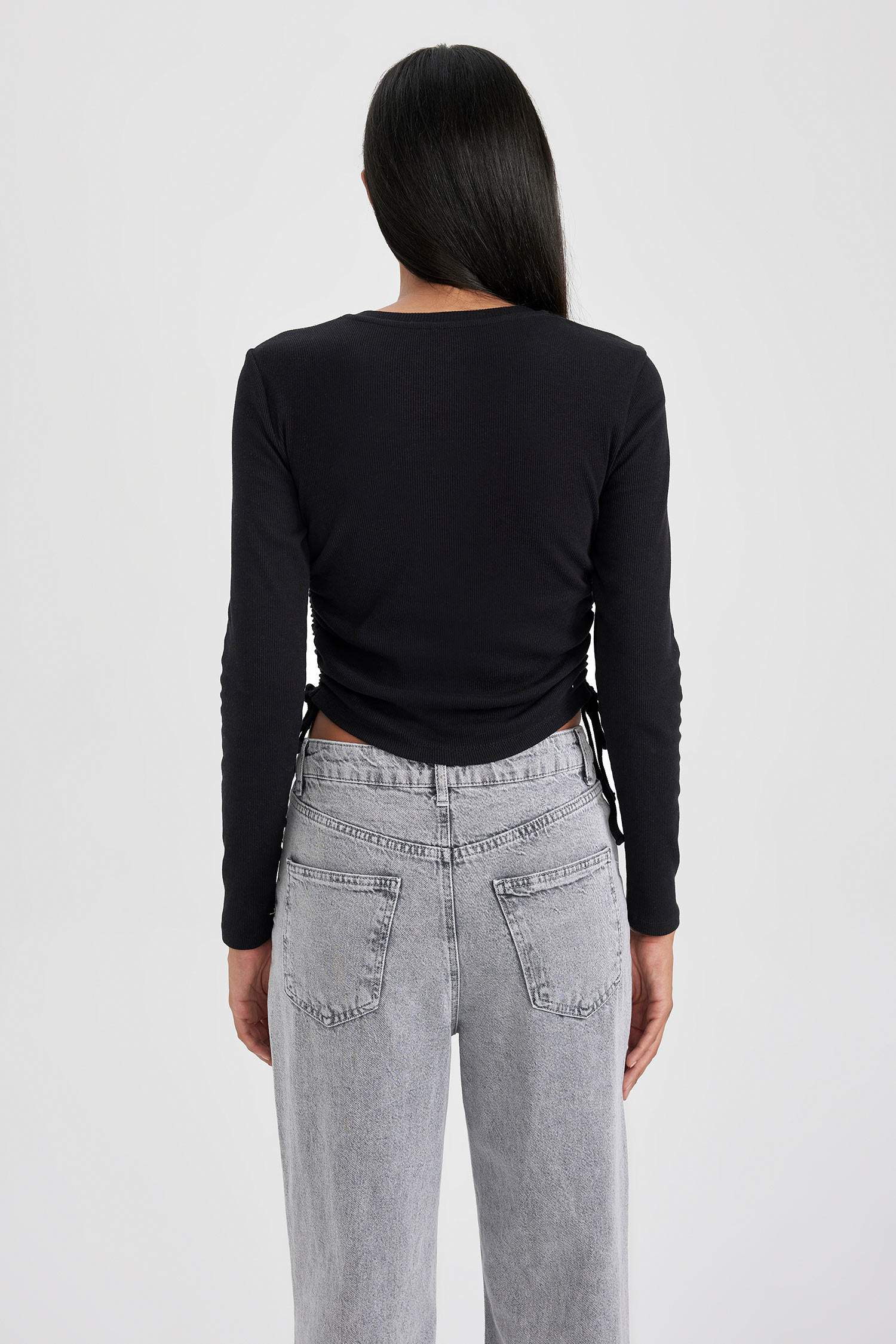 تيشيرت كم طويل سليم فيت برقبة مستديرة