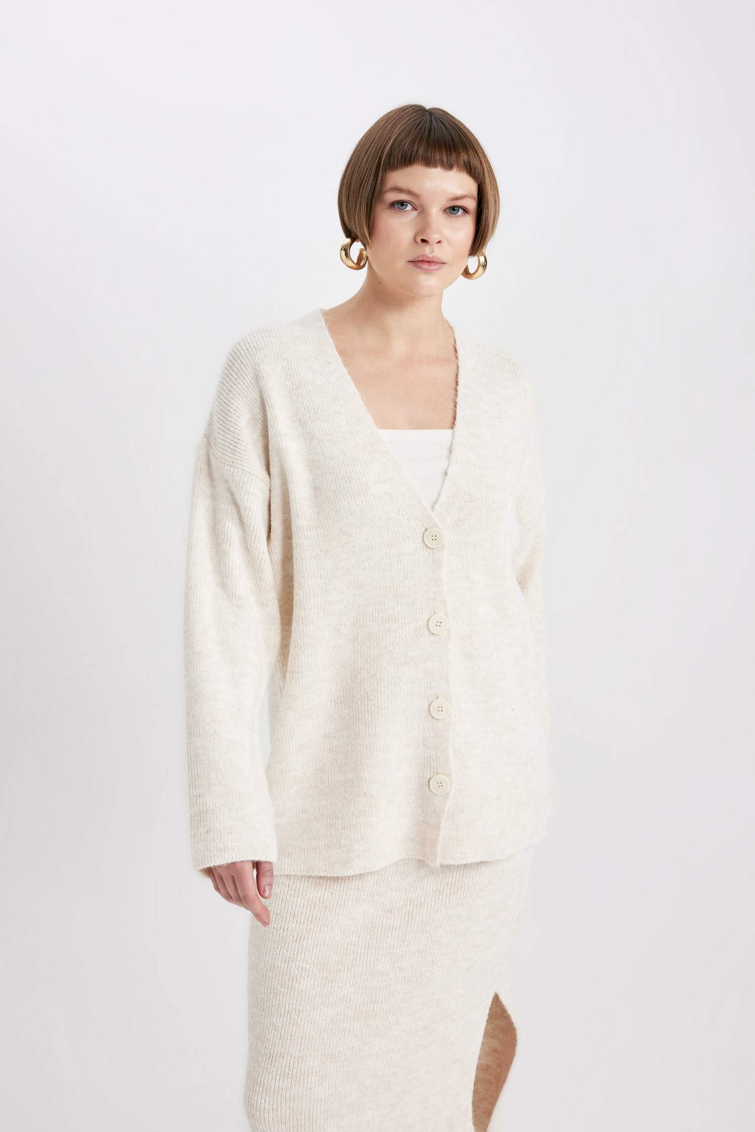 جاكيت صوف اوفر سايز بياخة V