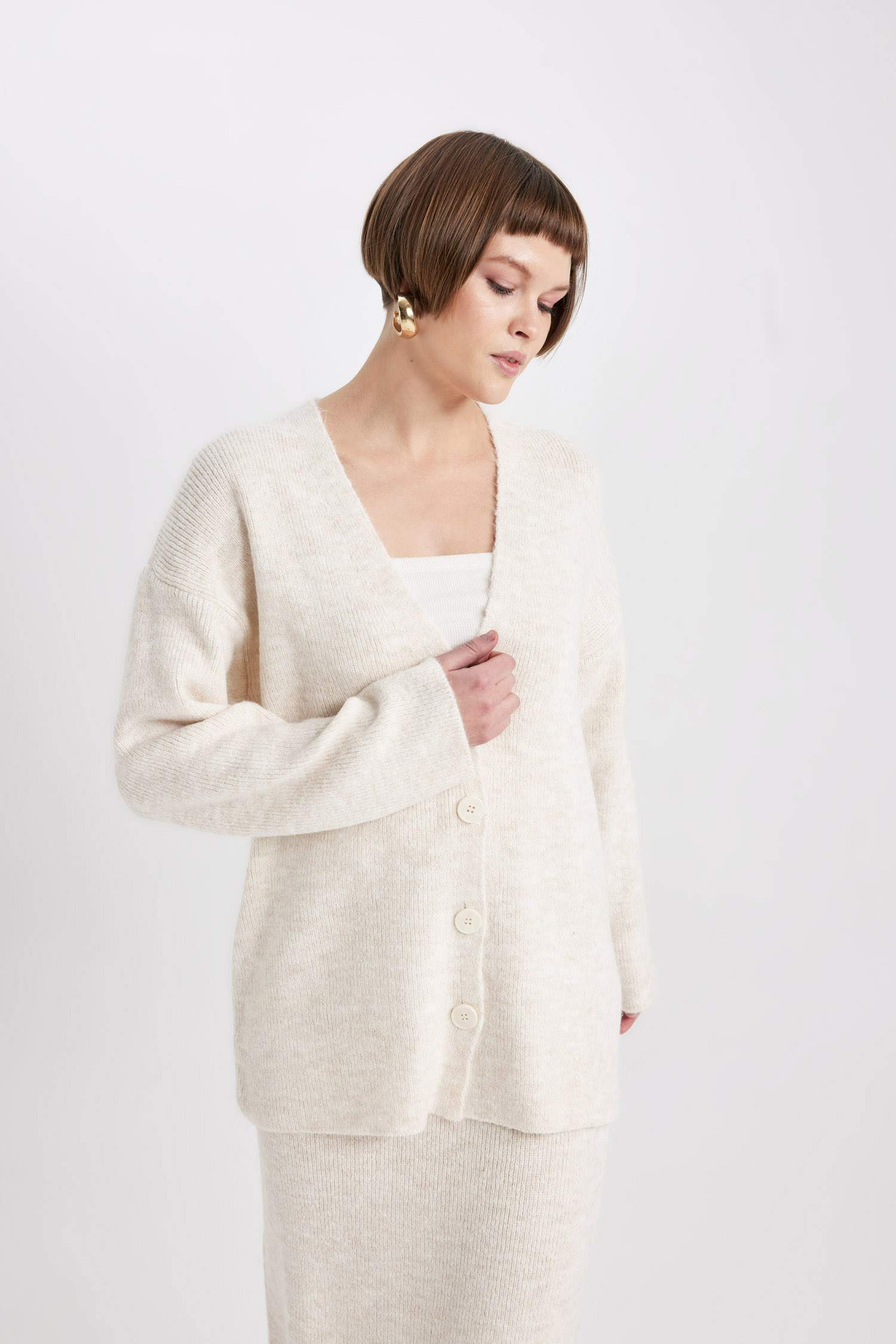 جاكيت صوف اوفر سايز بياخة V