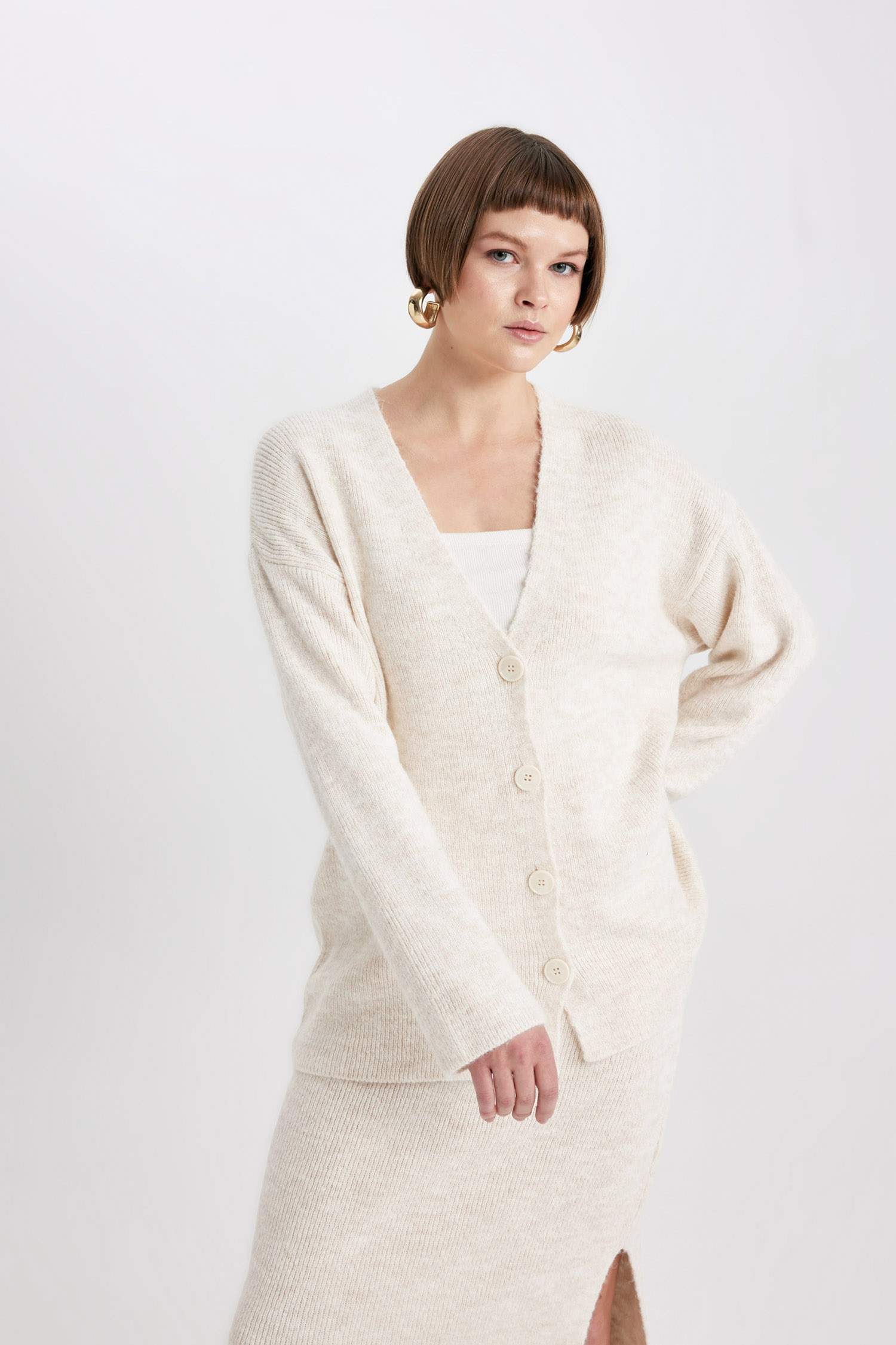 جاكيت صوف اوفر سايز بياخة V