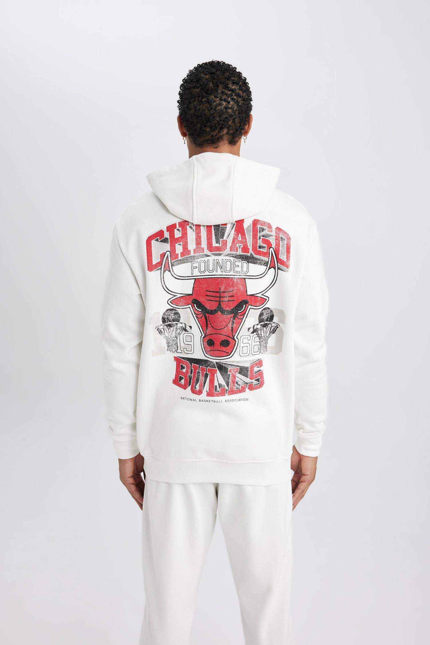 NBA Chicago Bulls Standart Fit Kapüşonlu Sırt Baskılı Kalın Sweatshirt