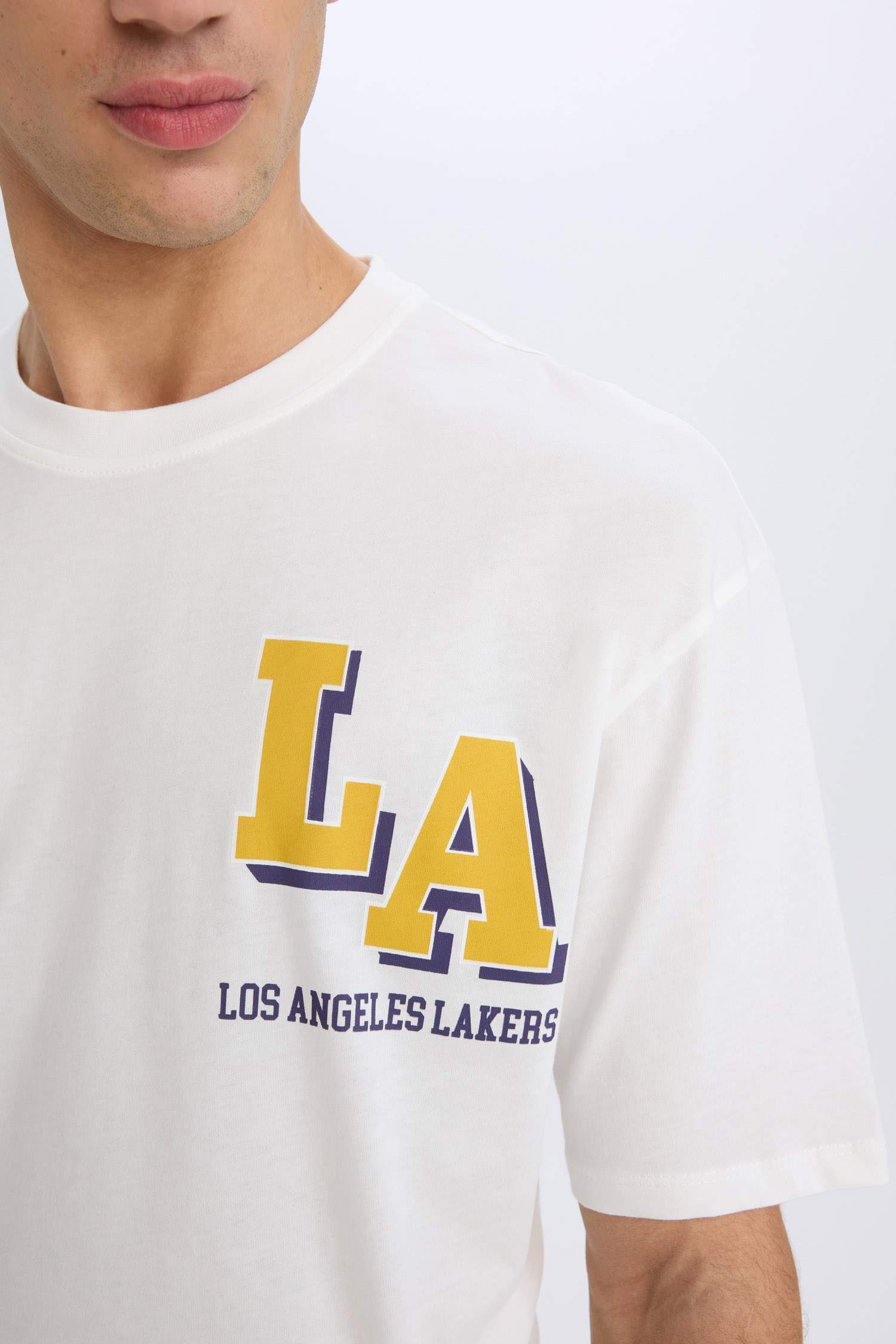 DeFactoFit NBA Los Angeles Lakers Oversize Geniş Kalıp Bisiklet Yaka Sırt Baskılı Kısa Kollu Tişört