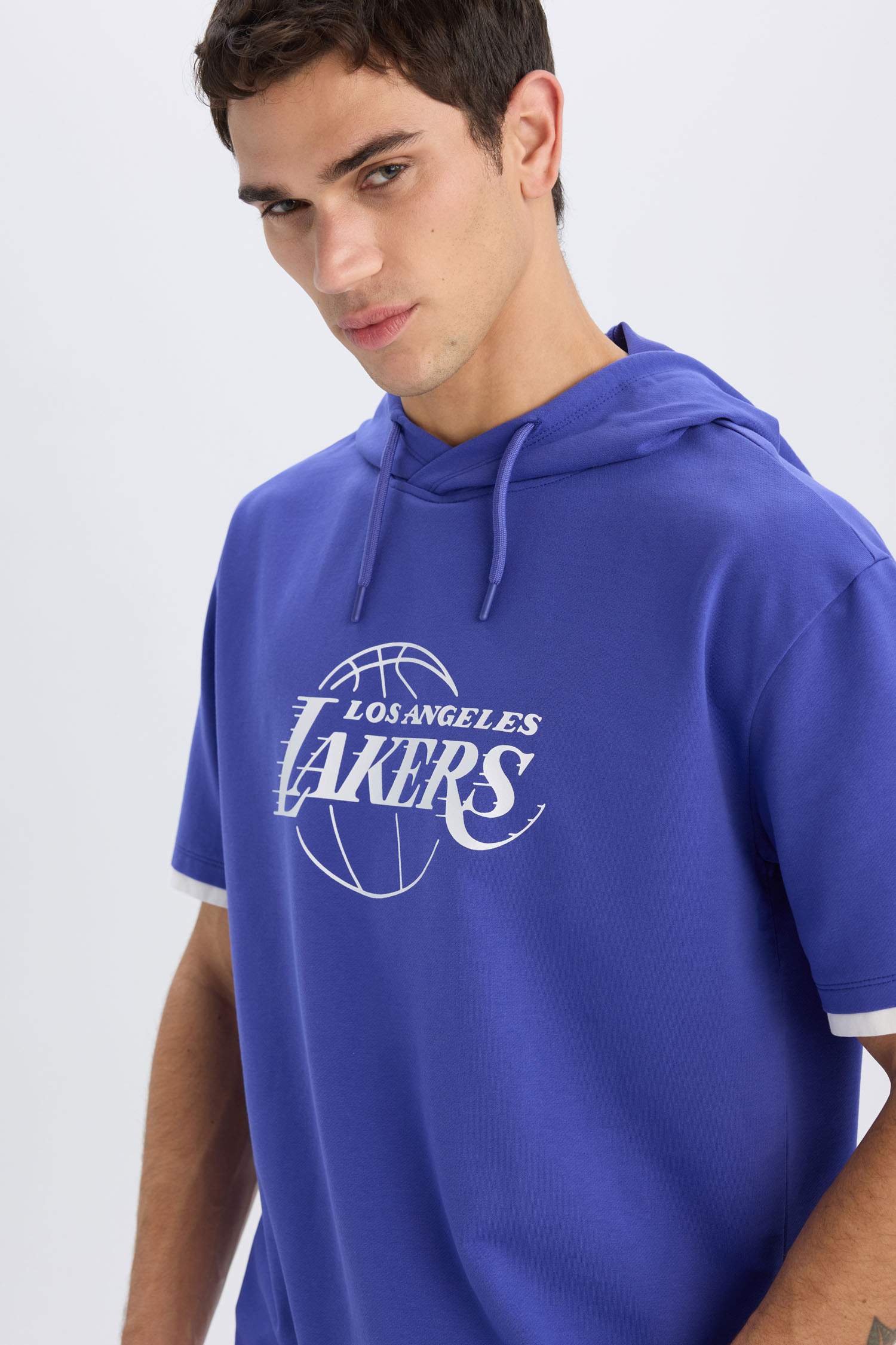 DeFactoFit NBA Los Angeles Lakers Oversize Geniş Kalıp Kapüşonlu Sırt Baskılı Kısa Kollu Tişört