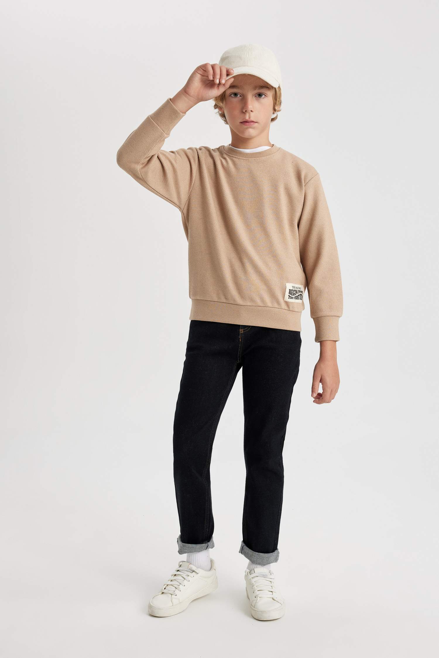 سويت شيرت اولادي بقصة عادية برقبة مستديرة