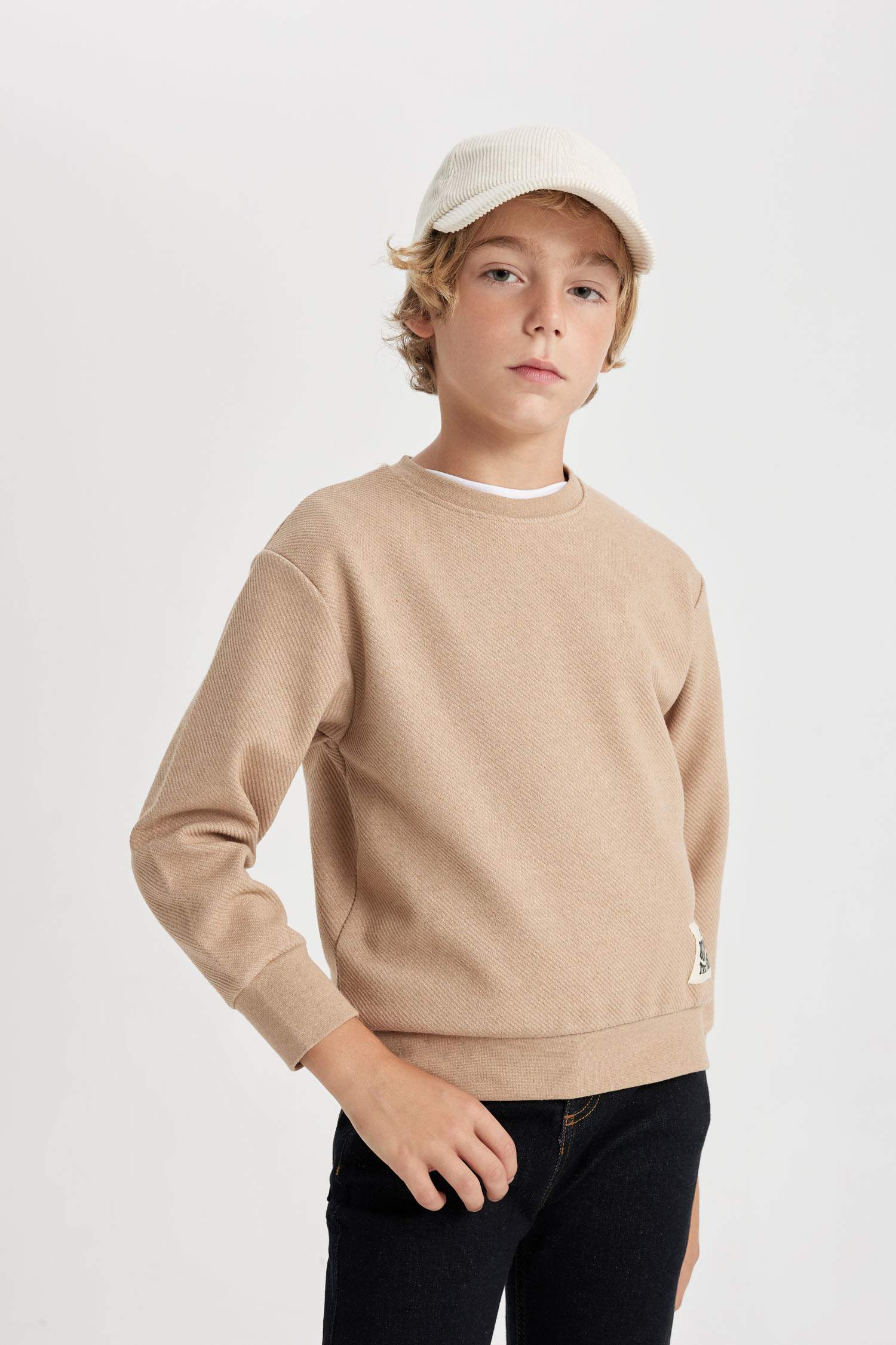 سويت شيرت اولادي بقصة عادية برقبة مستديرة