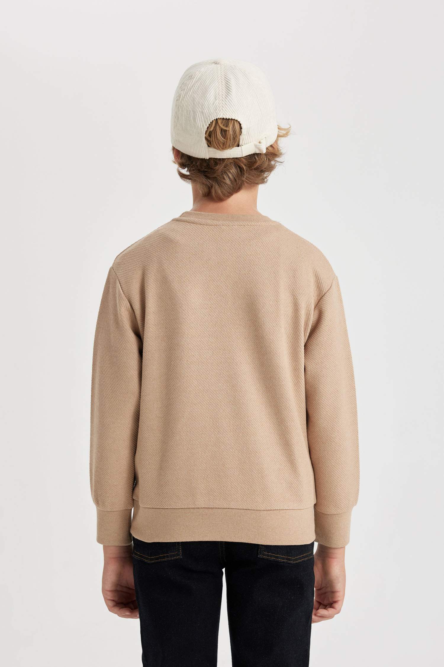 سويت شيرت اولادي بقصة عادية برقبة مستديرة